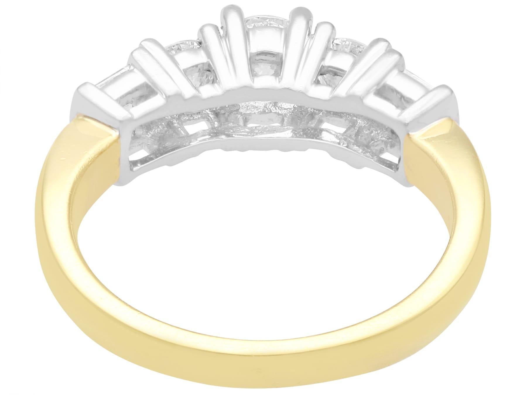 Trilogie-Ring aus 18 Karat Gelbgold mit 1,03 Karat Diamant im Zustand „Hervorragend“ im Angebot in Jesmond, Newcastle Upon Tyne