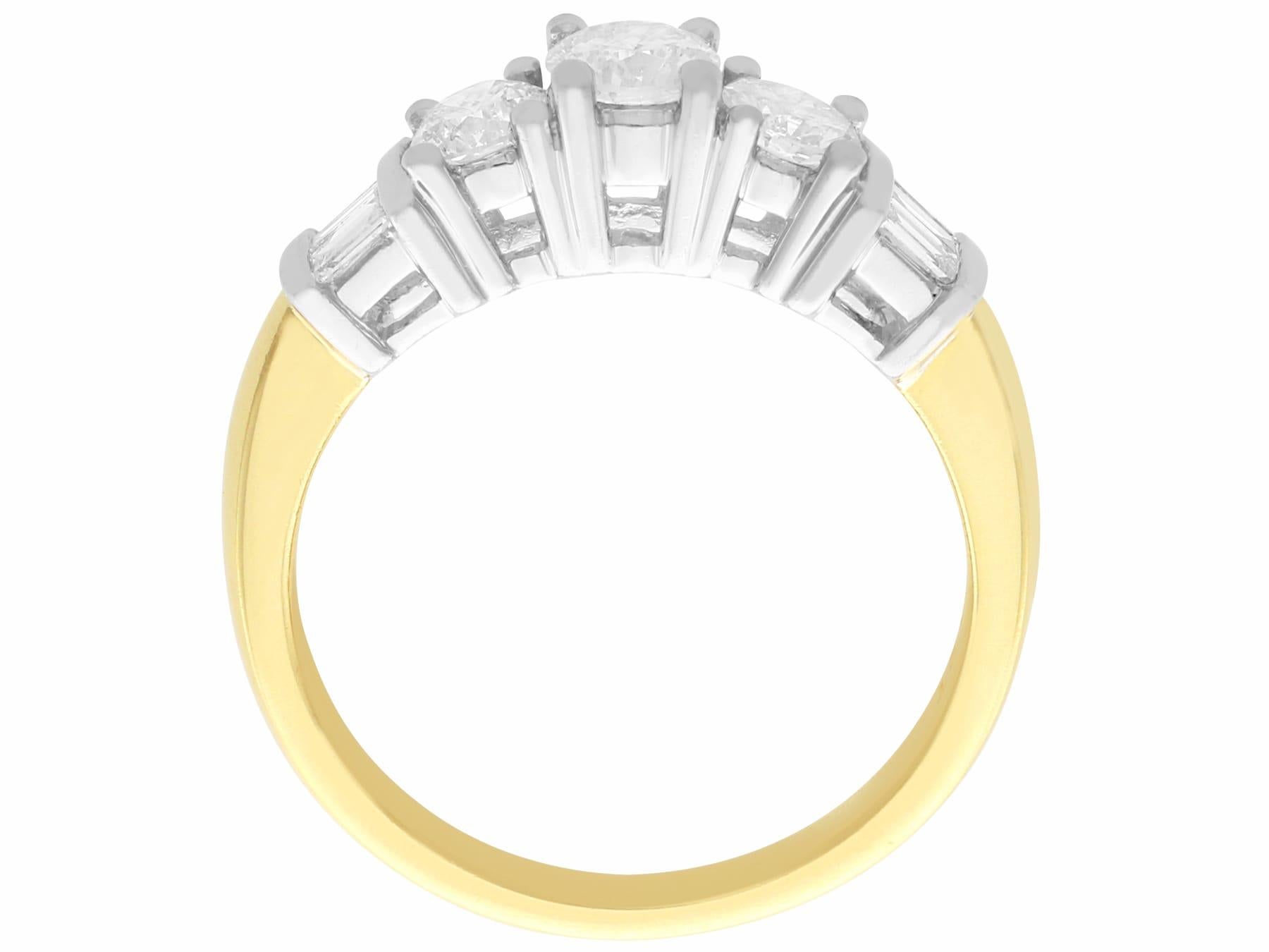 Trilogie-Ring aus 18 Karat Gelbgold mit 1,03 Karat Diamant für Damen oder Herren im Angebot