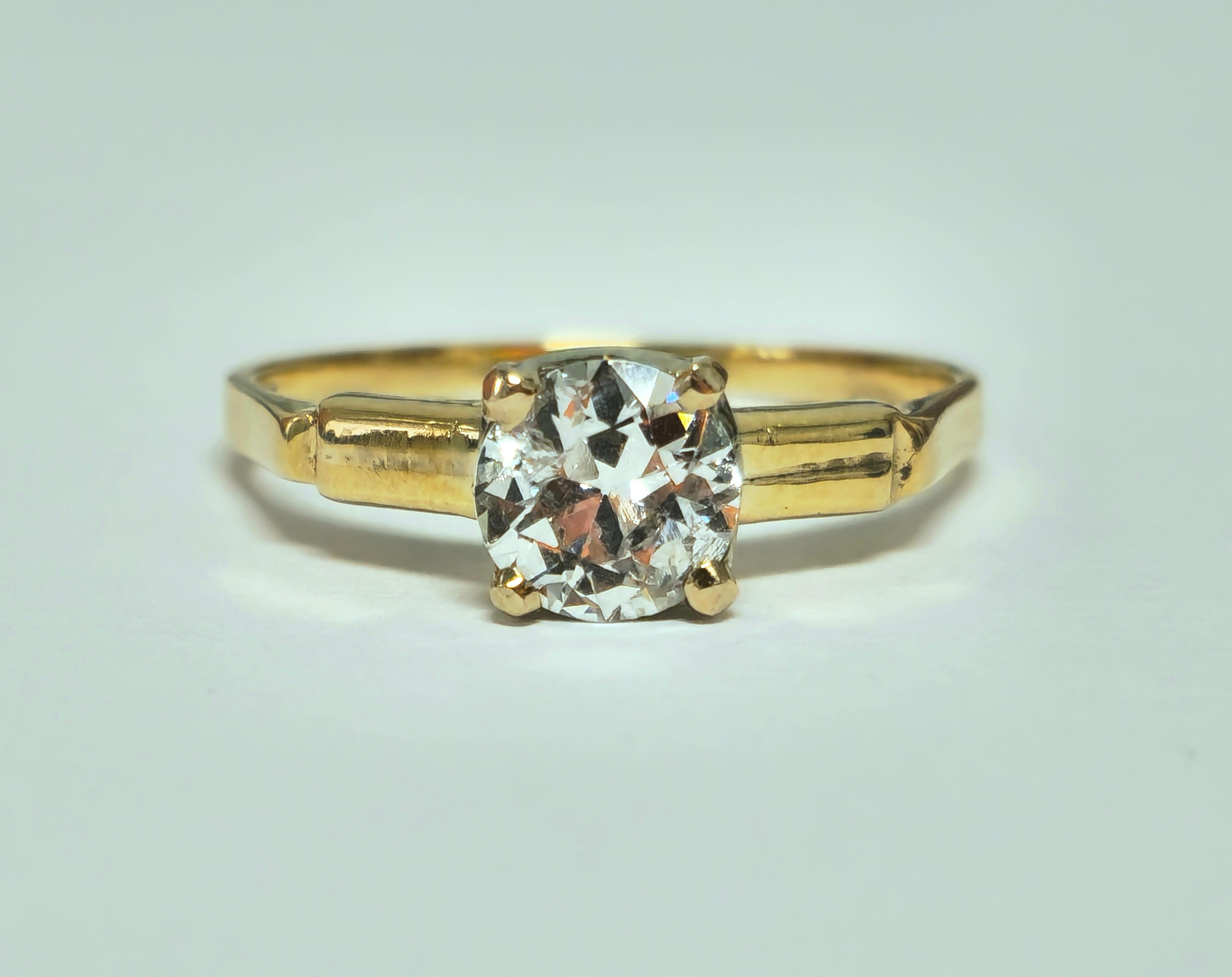 Fabriquée en or jaune 14k, cette bague en diamant vintage est ornée d'un charmant diamant taille unique de 1,03 carat, qui ajoute une touche d'élégance intemporelle. Avec une pureté SI1 et une couleur G, le diamant met en valeur sa beauté naturelle.