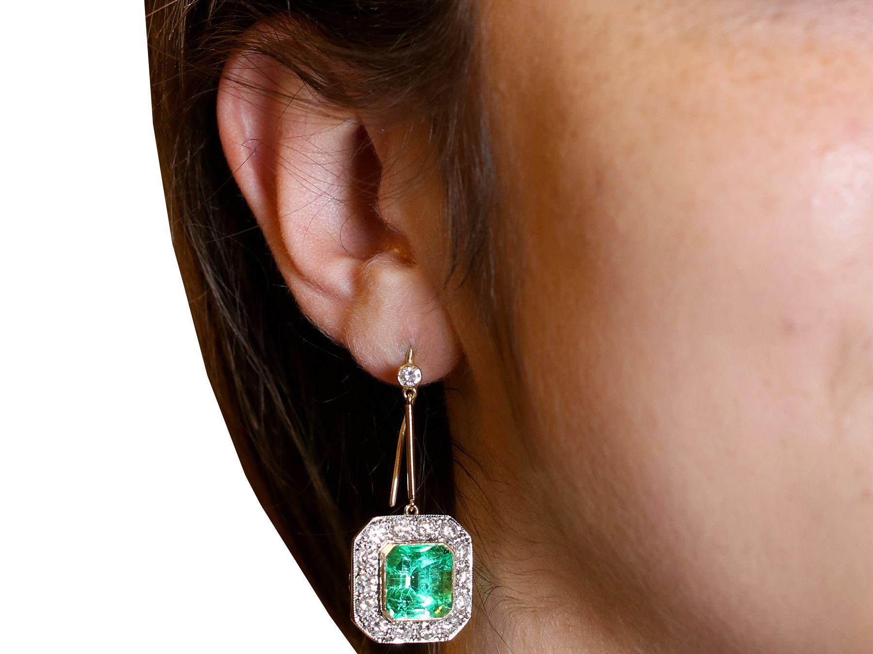 Vintage 10.32 Carat Emerald and 3.10 Carat Diamond and Yellow Gold Drop Earrings 3