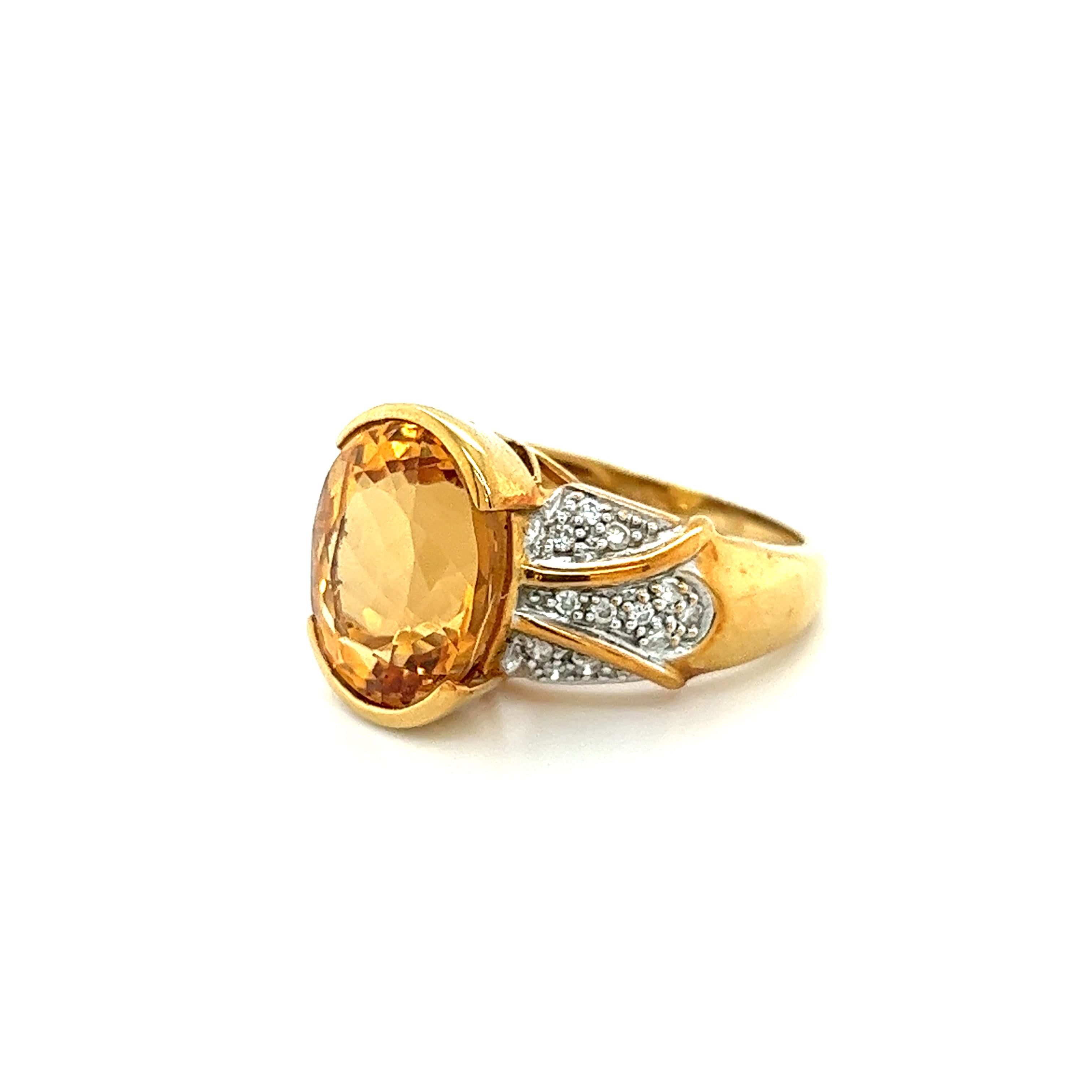 Vintage 10.5 Carat Oval Cut Precious Topaz & Curved Diamond Ring in 18k Gold  In Excellent Condition For Sale In Miami, FL