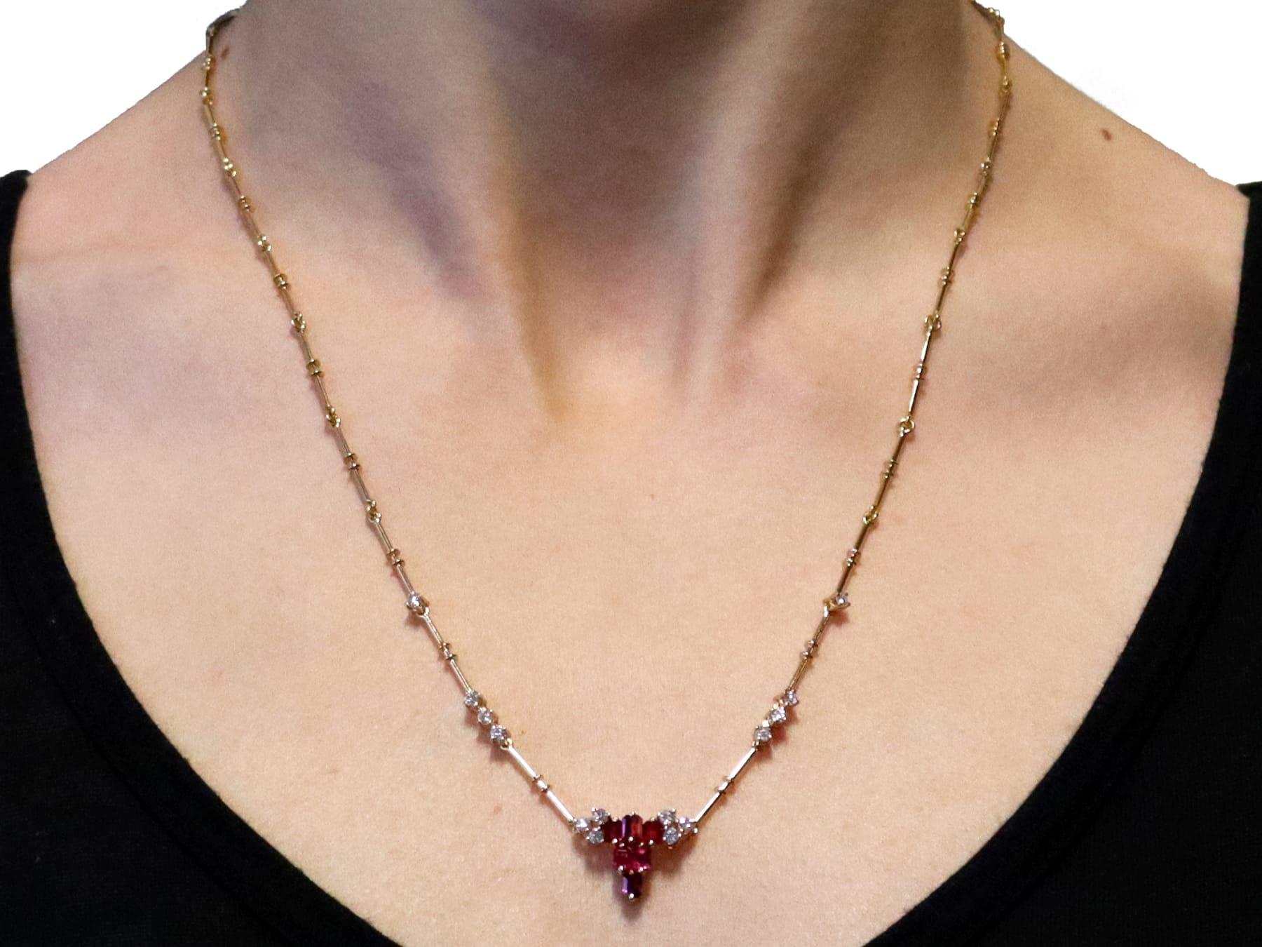 Halskette aus 18 Karat Gelbgold mit 1,05 Karat Rubin und 0,50 Karat Diamant, Vintage, um 1990 im Angebot 5