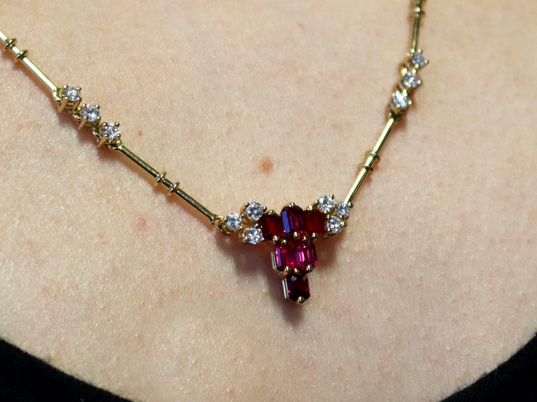 Halskette aus 18 Karat Gelbgold mit 1,05 Karat Rubin und 0,50 Karat Diamant, Vintage, um 1990 im Angebot 6