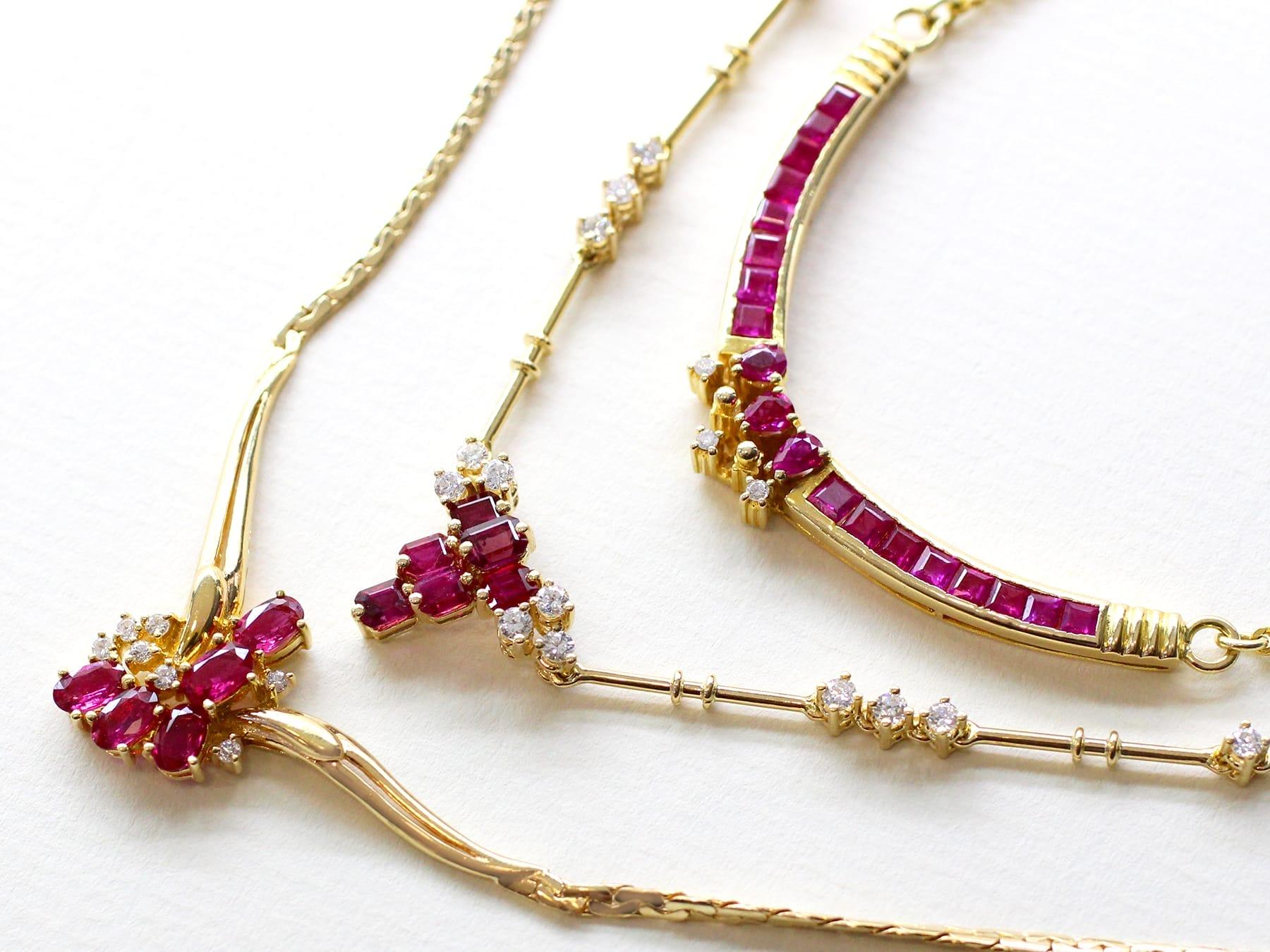 Halskette aus 18 Karat Gelbgold mit 1,05 Karat Rubin und 0,50 Karat Diamant, Vintage, um 1990 im Zustand „Hervorragend“ im Angebot in Jesmond, Newcastle Upon Tyne