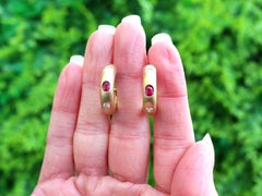 Vintage 1,05 Karat Rubin und Diamant Ohrring und Brosche Set in Gelbgold