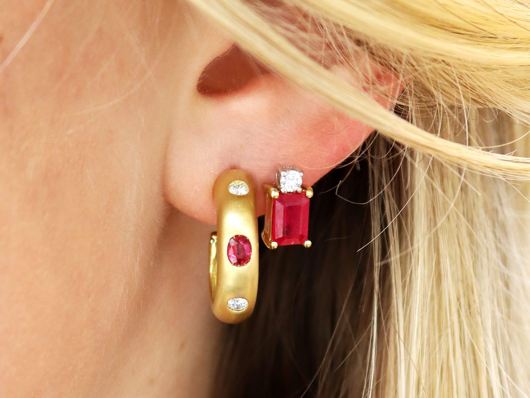 Vintage 1.05 Carat Ruby and Diamond Earring and Brooch Set in Yellow Gold In Excellent Condition For Sale In Jesmond, Newcastle Upon Tyne