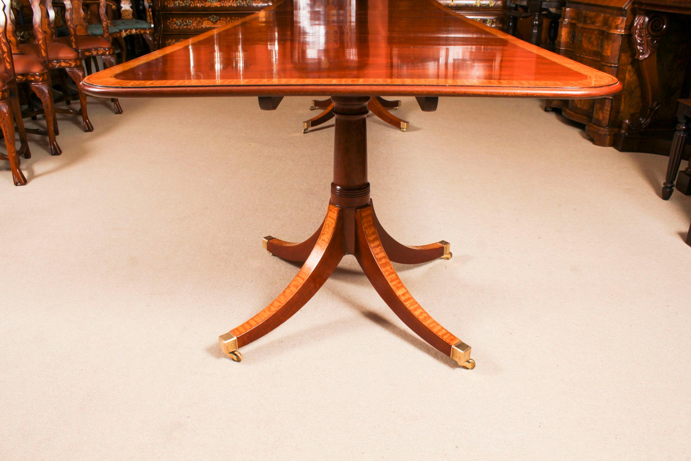 Table de salle à manger vintage 10.5 ft Regency Revive à bandes croisées 20ème siècle en vente 8