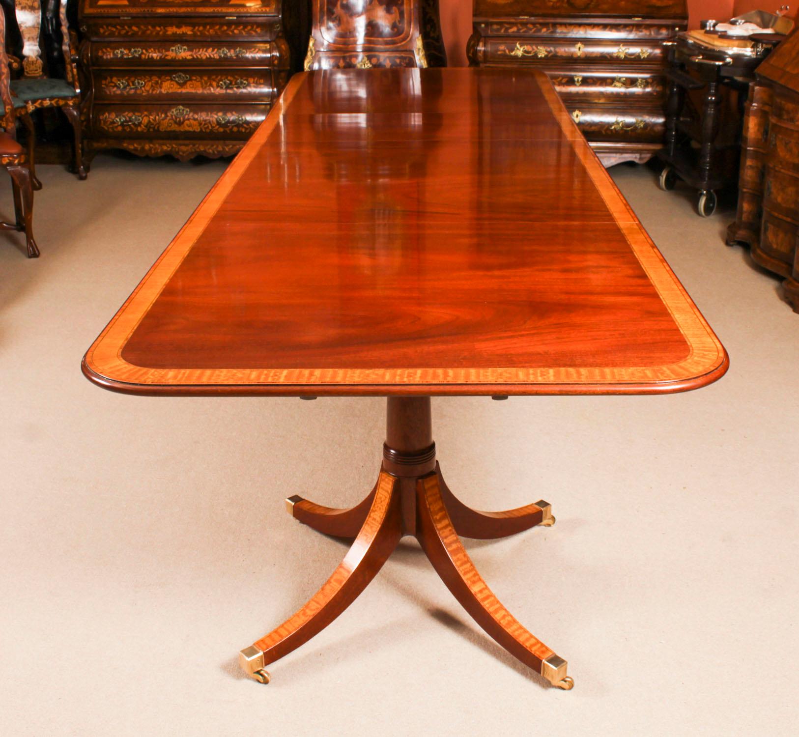 Table de salle à manger vintage 10.5 ft Regency Revive à bandes croisées 20ème siècle Bon état - En vente à London, GB