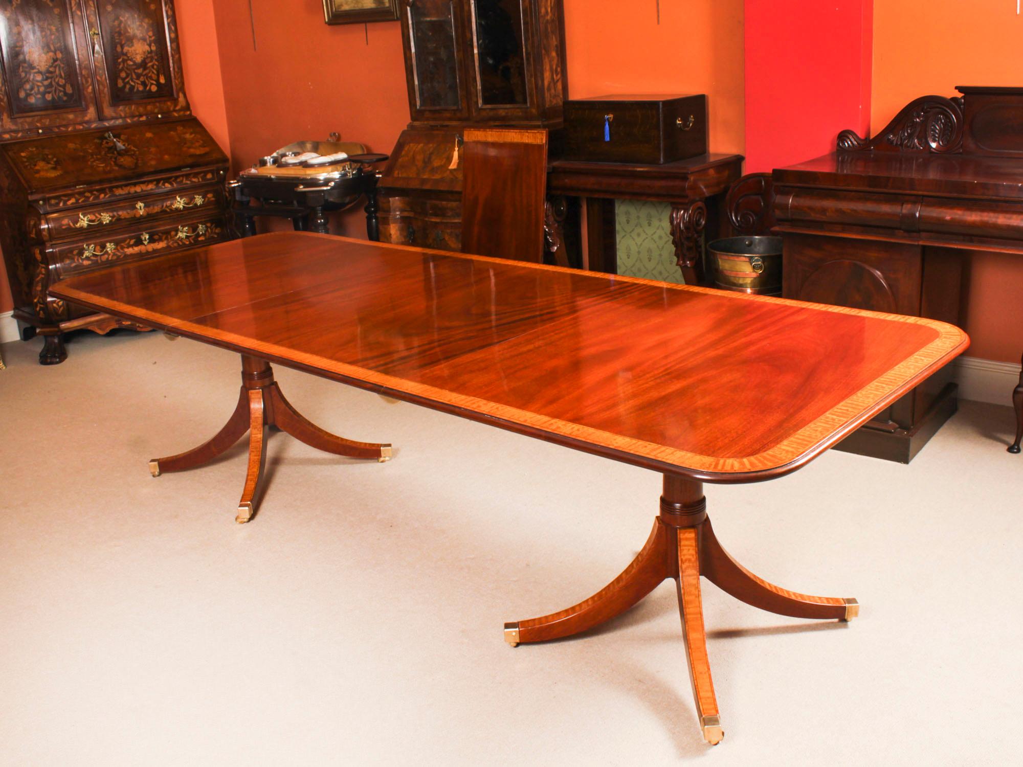 Acajou Table de salle à manger vintage 10.5 ft Regency Revive à bandes croisées 20ème siècle en vente