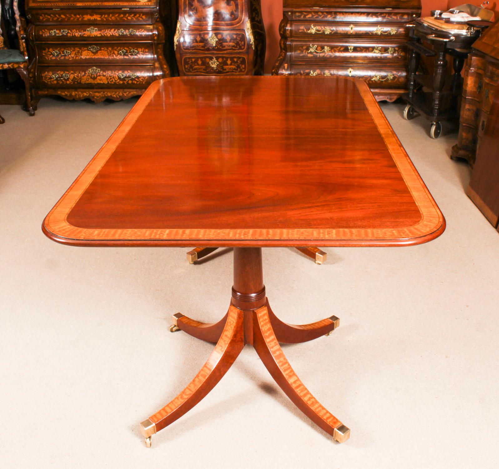 Table de salle à manger vintage 10.5 ft Regency Revive à bandes croisées 20ème siècle en vente 2