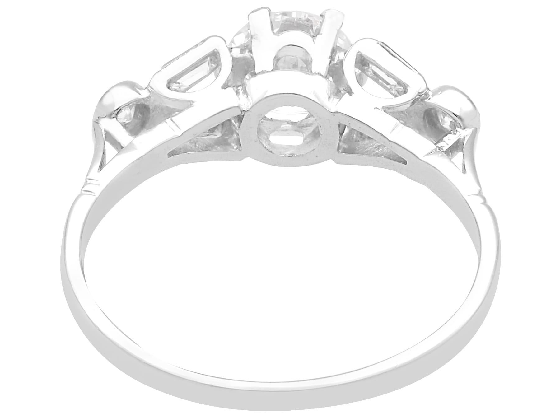 Vintage 1.05Ct Diamond and Platinum Solitaire Engagement Ring Circa 1950 In Excellent Condition For Sale In Jesmond, Newcastle Upon Tyne