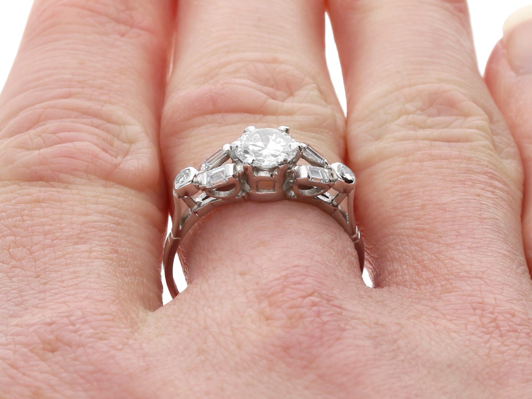 Vintage 1.05Ct Diamond and Platinum Solitaire Engagement Ring Circa 1950 For Sale 3