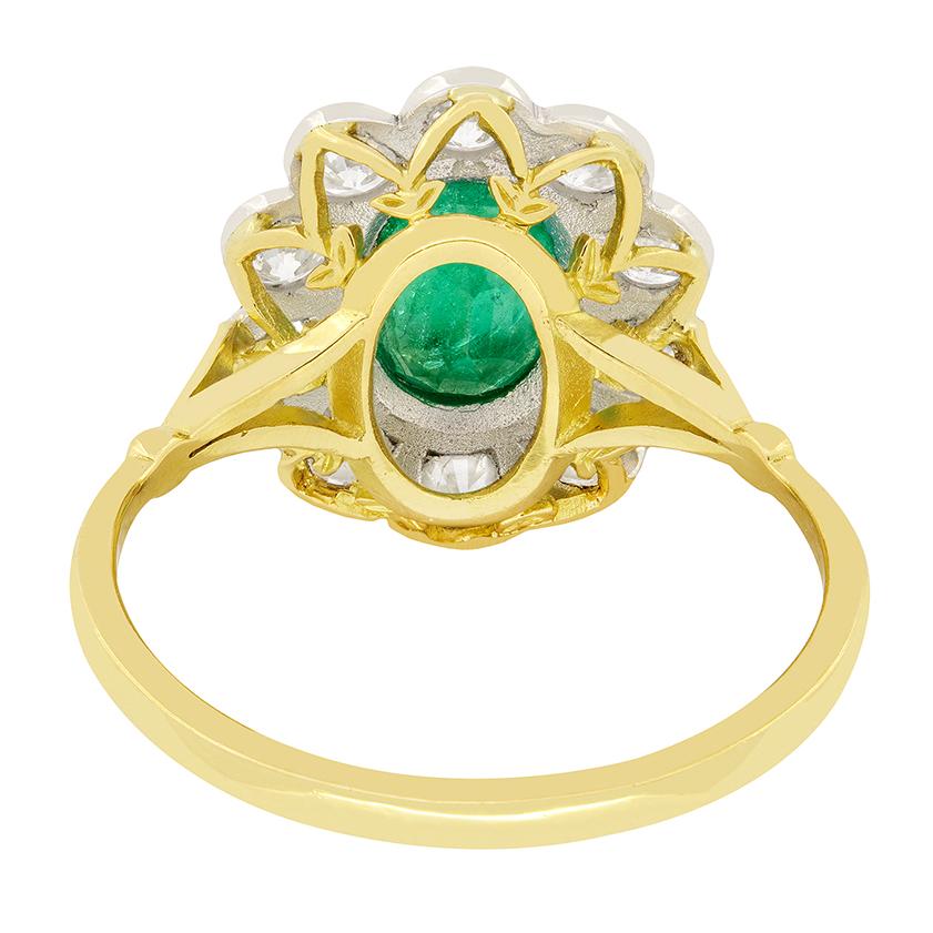 Vintage 1.05ct Emerald and Diamond Cluster Ring, c.1950s In Good Condition For Sale In London, GB