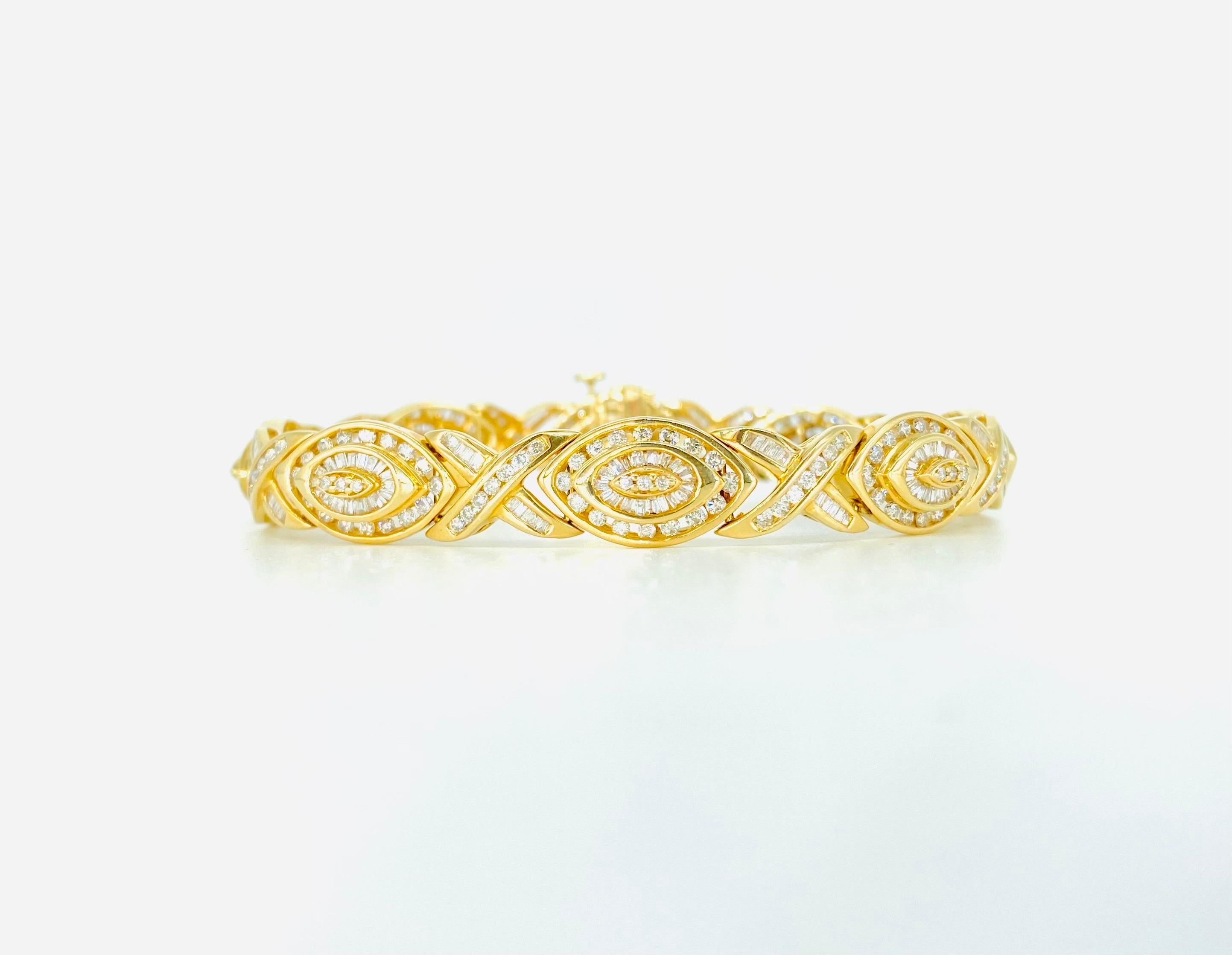 Round Cut Vintage 9.50 Carat Diamonds XOXO Oval Link Bracelet 14k Gold For Sale