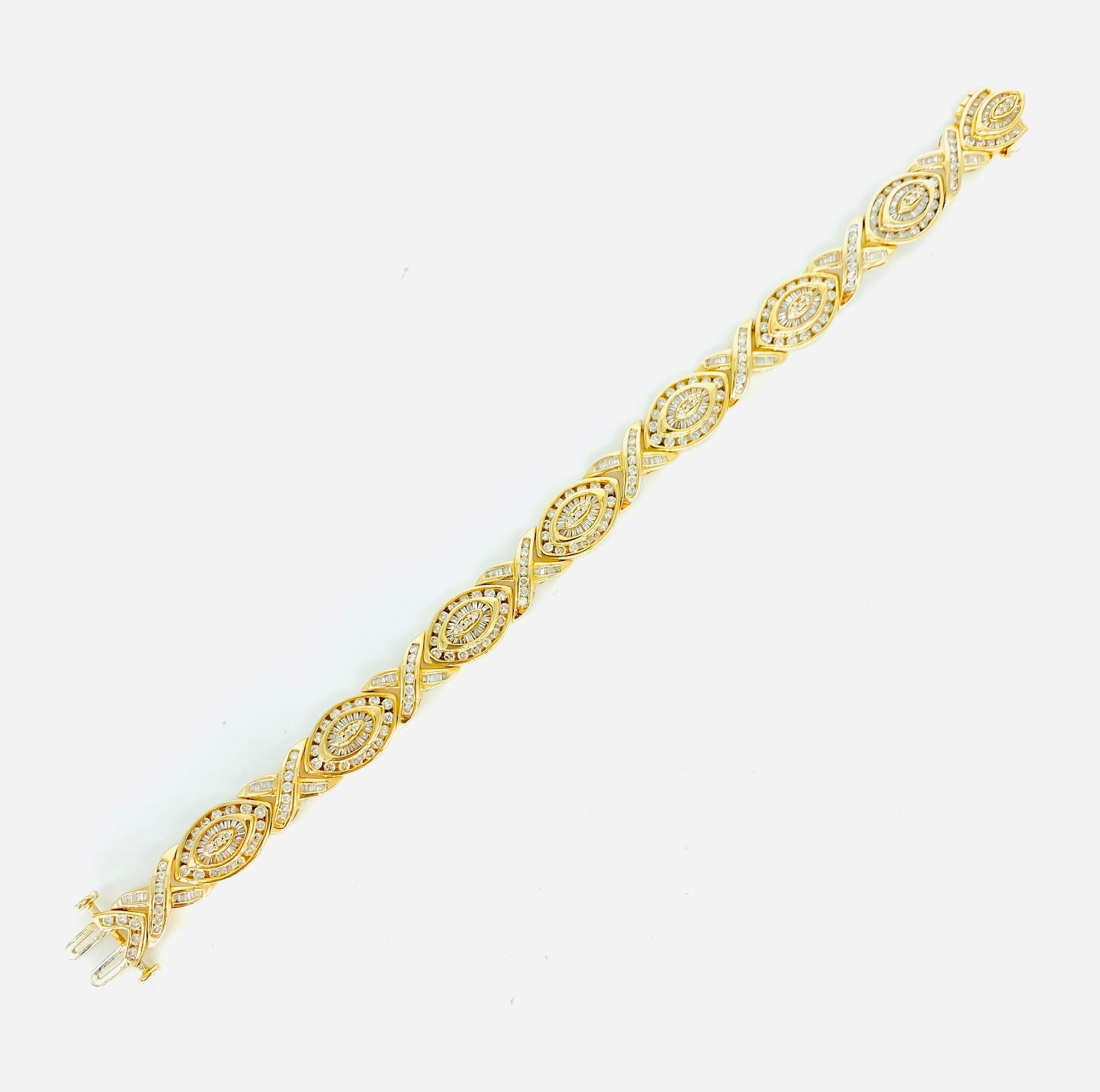 Vintage 9.50 Carat Diamonds XOXO Oval Link Bracelet 14k Gold In Excellent Condition For Sale In Miami, FL