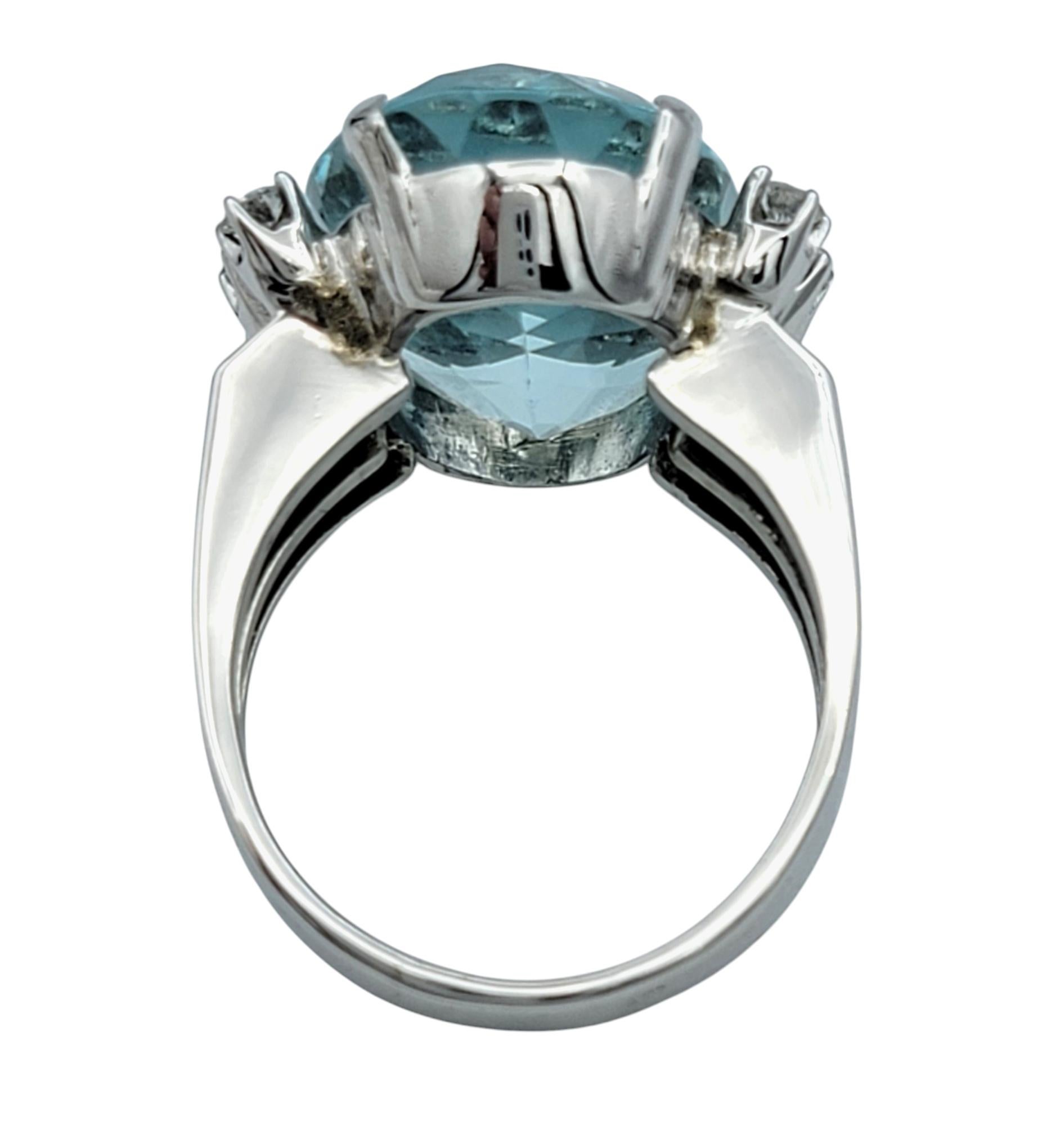 Anello cocktail con acquamarina vintage da 10,60 carati e diamanti in oro bianco 14 carati In condizioni buone in vendita a Scottsdale, AZ