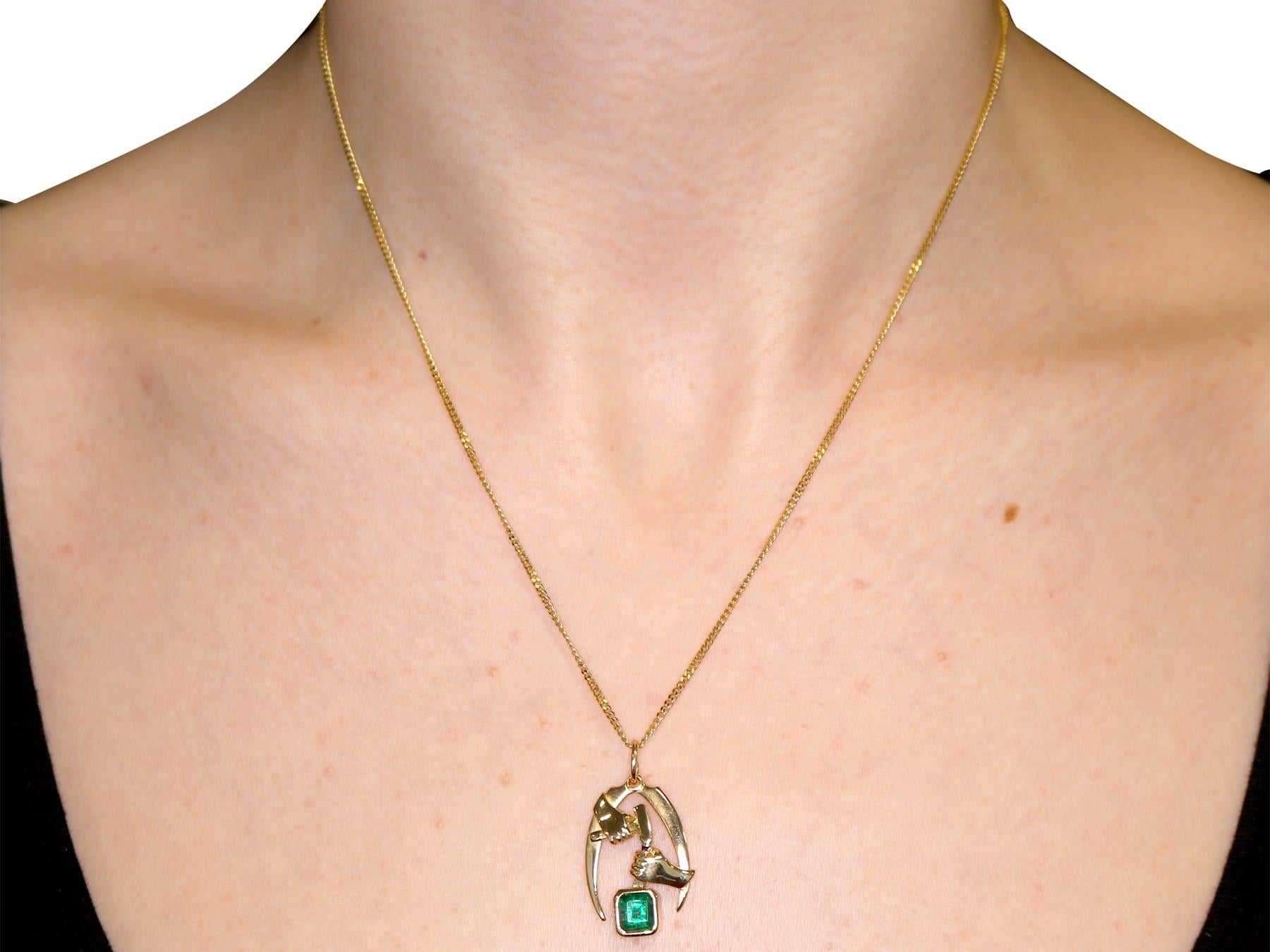 Vintage 1.07 Carat Emerald and 18K Yellow Gold Pendant Circa 1990 For Sale 3