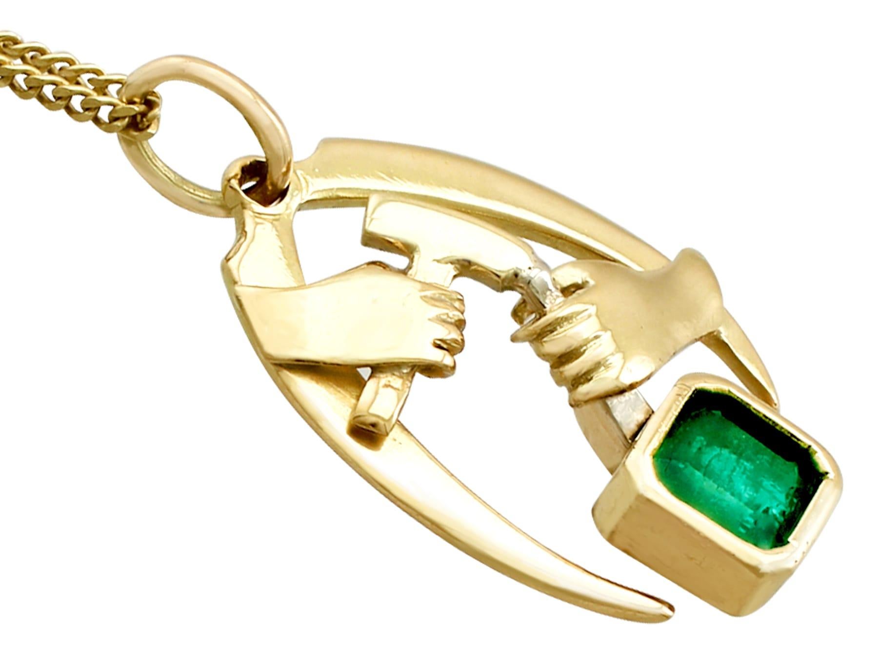 Square Cut Vintage 1.07 Carat Emerald and 18K Yellow Gold Pendant Circa 1990 For Sale