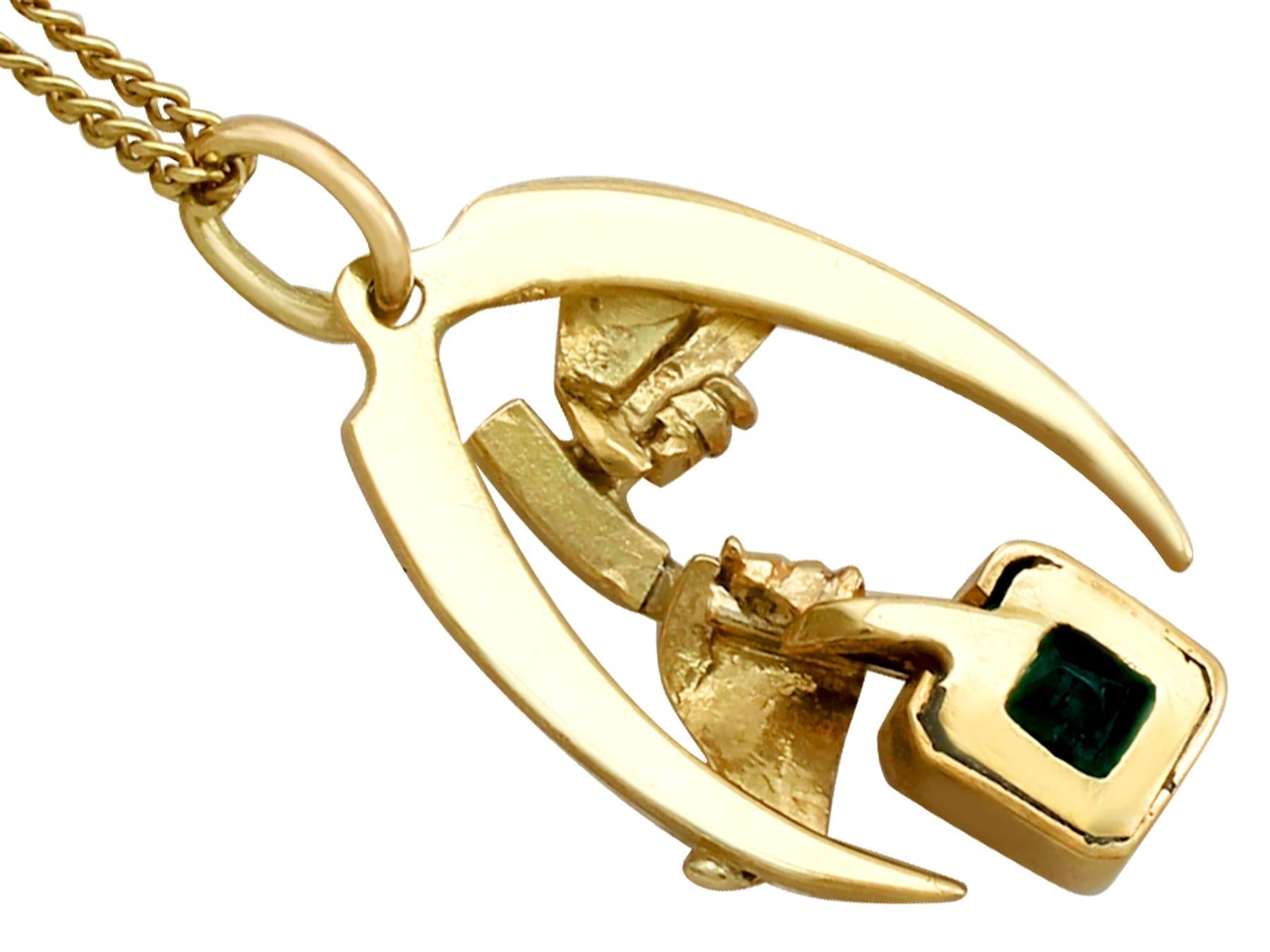 Women's or Men's Vintage 1.07 Carat Emerald and 18K Yellow Gold Pendant Circa 1990 For Sale