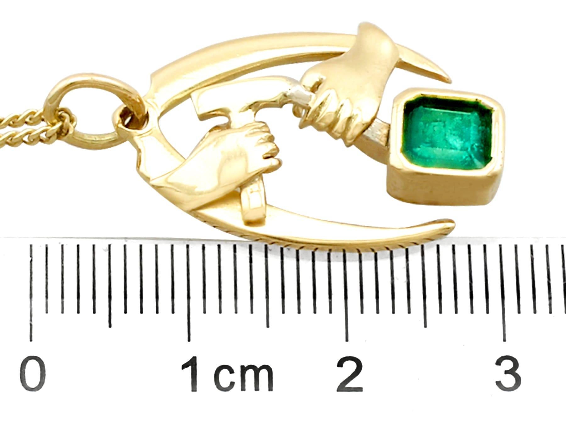 Vintage 1.07 Carat Emerald and 18K Yellow Gold Pendant Circa 1990 For Sale 1