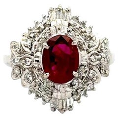 Anillo de cóctel vintage de rubí de Birmania de 1,08 quilates con GIA y diamantes en platino
