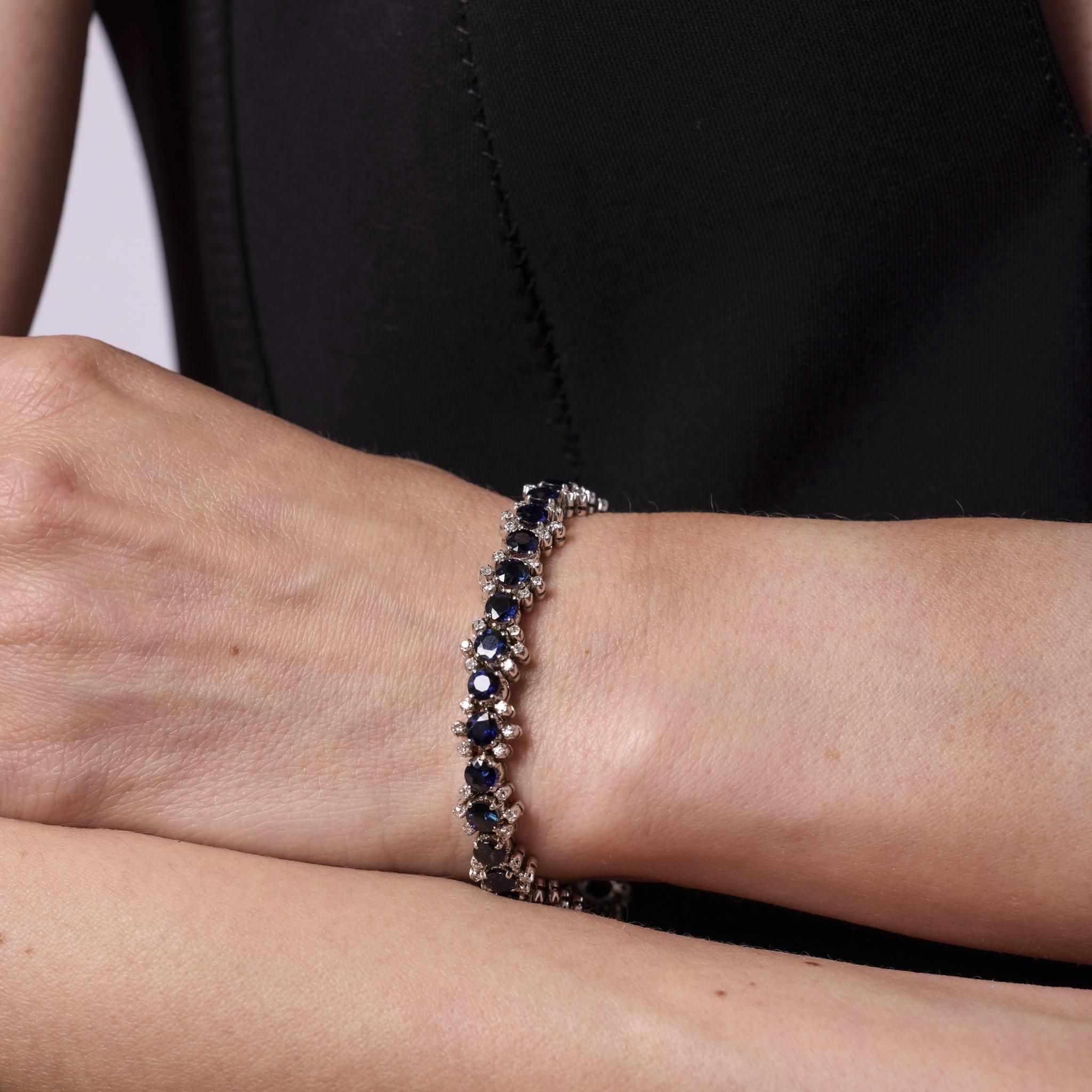 Taille ronde Bracelet vintage en or blanc 18 carats avec saphirs et diamants de 10,80 carats en vente