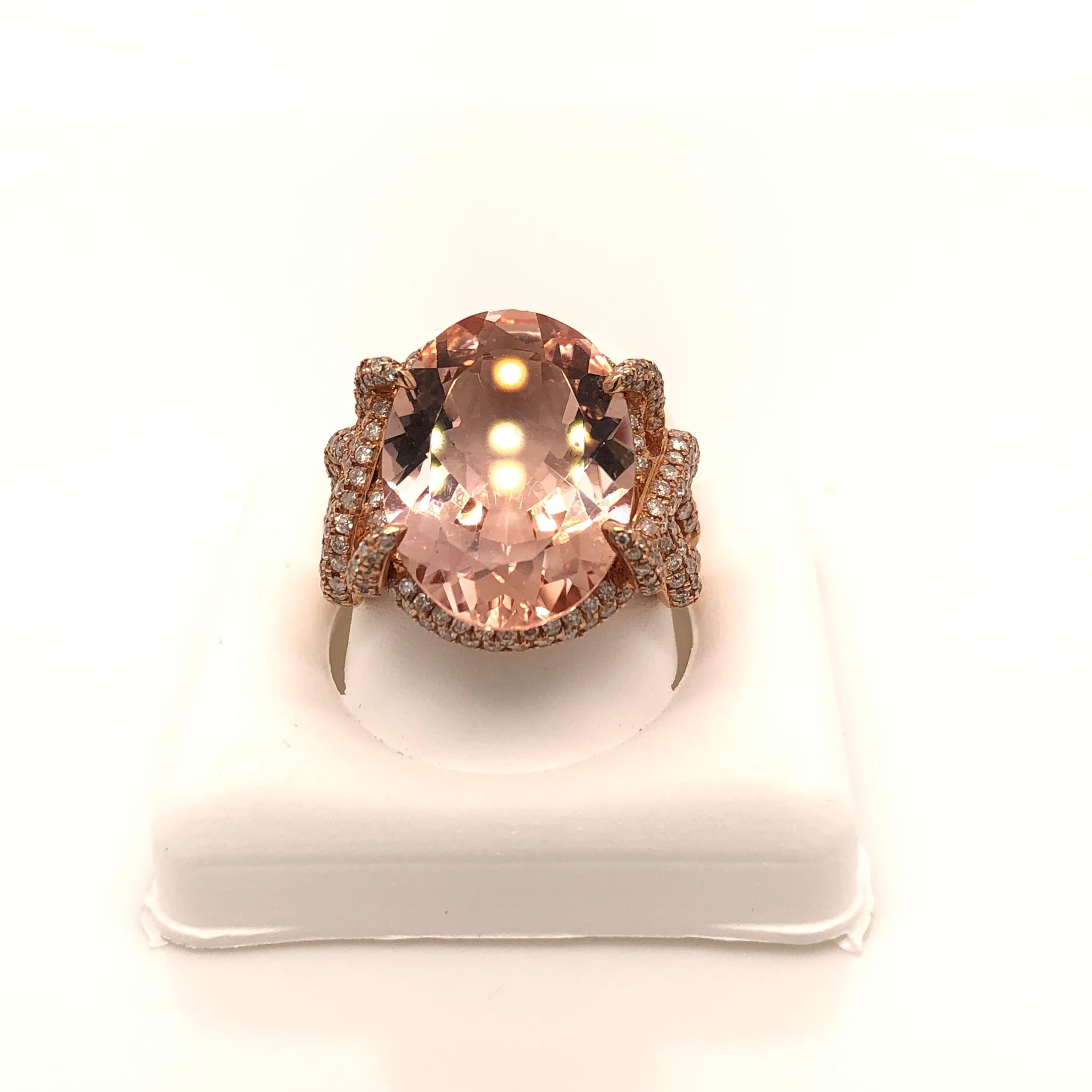 Contemporary Vintage 10.83 Ct Morganite Oval Ring  Morganite & Diamond Engagement Ring For Sale