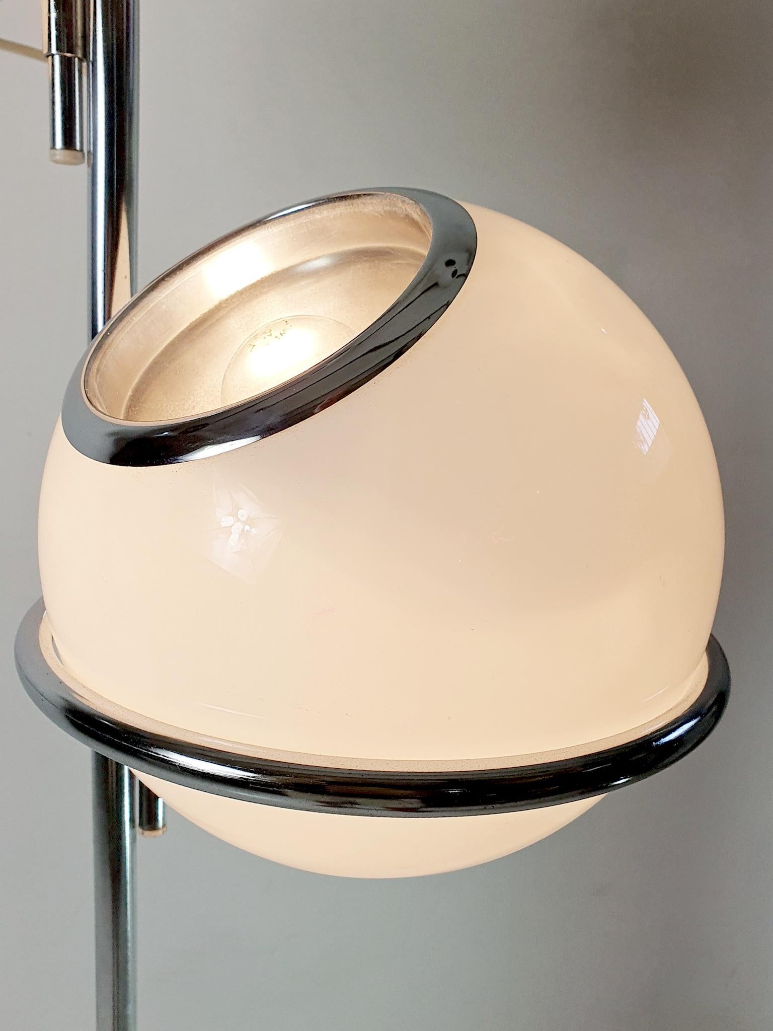 Stehlampe Modell 1094 von Gino Sarfatti, Italien 1969 (Opalglas) im Angebot