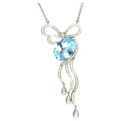 Pendentif vintage en or blanc 18 carats avec topaze bleue de 10,98 carats et diamants