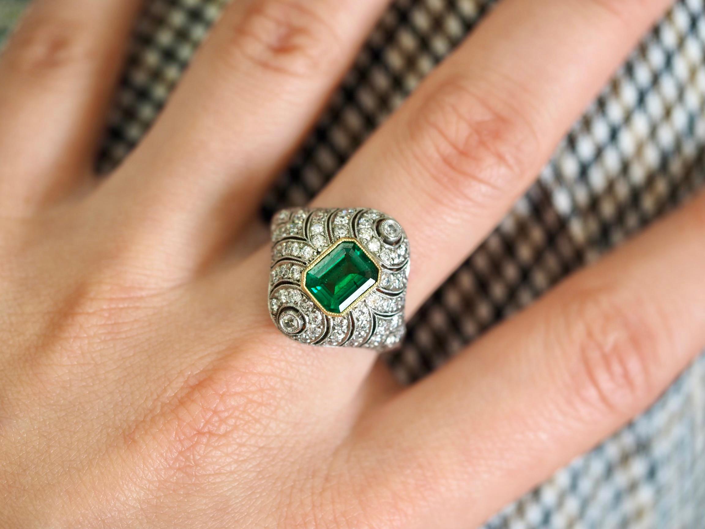Vintage 1.09CT Emerald Platinum Ring In Excellent Condition For Sale In Addison, TX