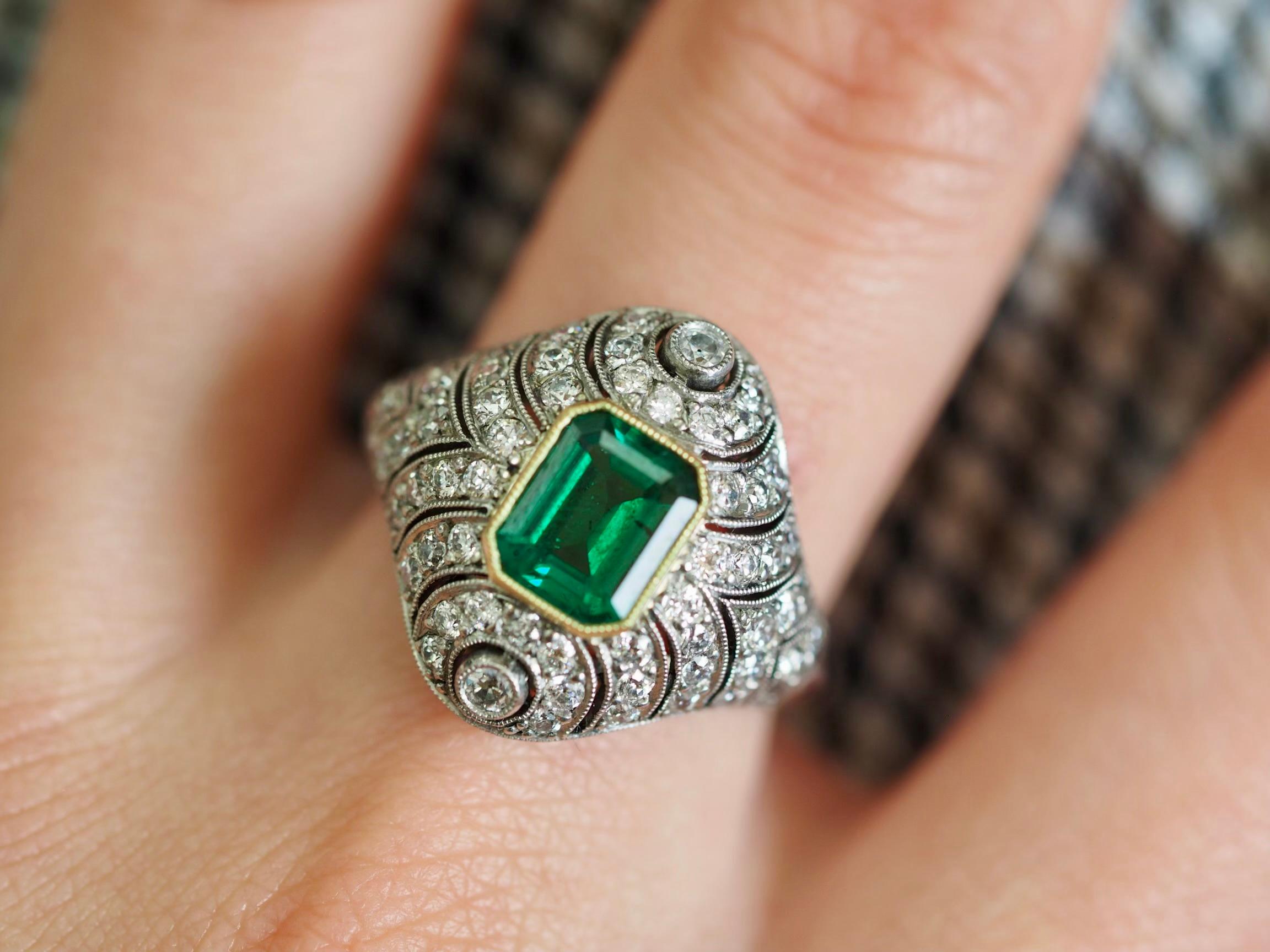 Women's or Men's Vintage 1.09CT Emerald Platinum Ring For Sale