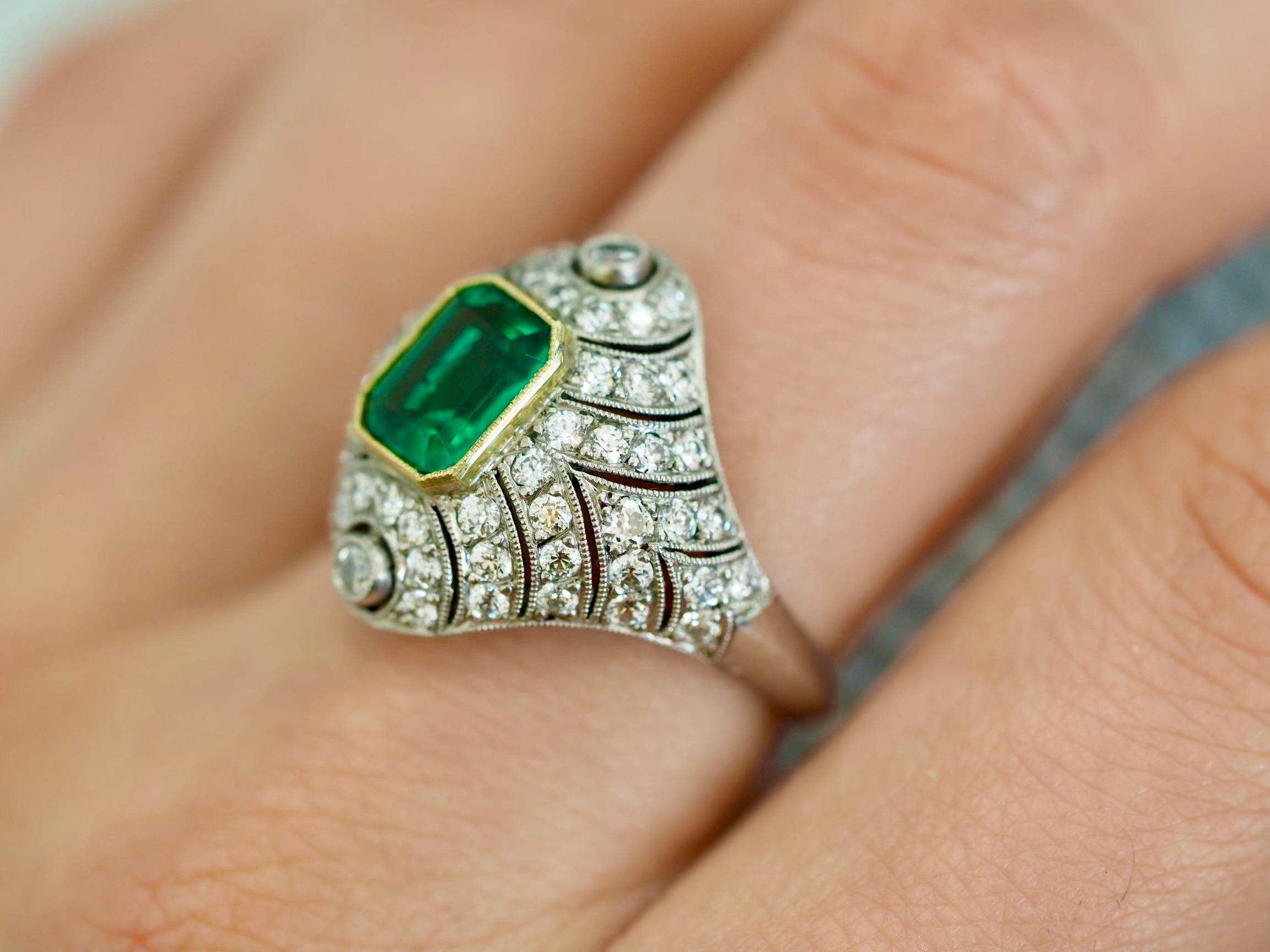 Vintage 1.09CT Emerald Platinum Ring For Sale 2
