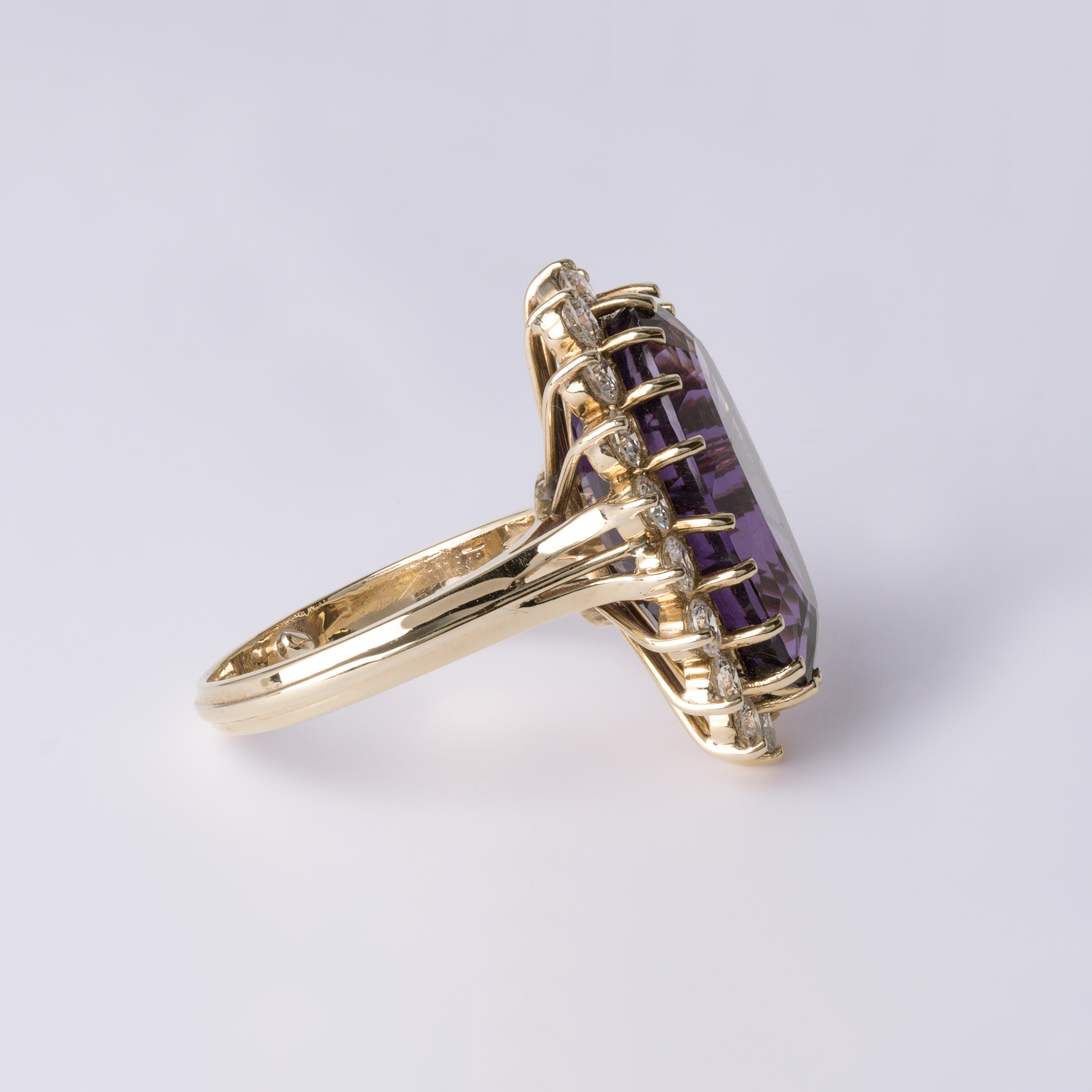 Statement-Ring aus 18 Karat Gold mit 10 Karat Amethyst und 1,80 Karat Diamant (Ovalschliff) im Angebot