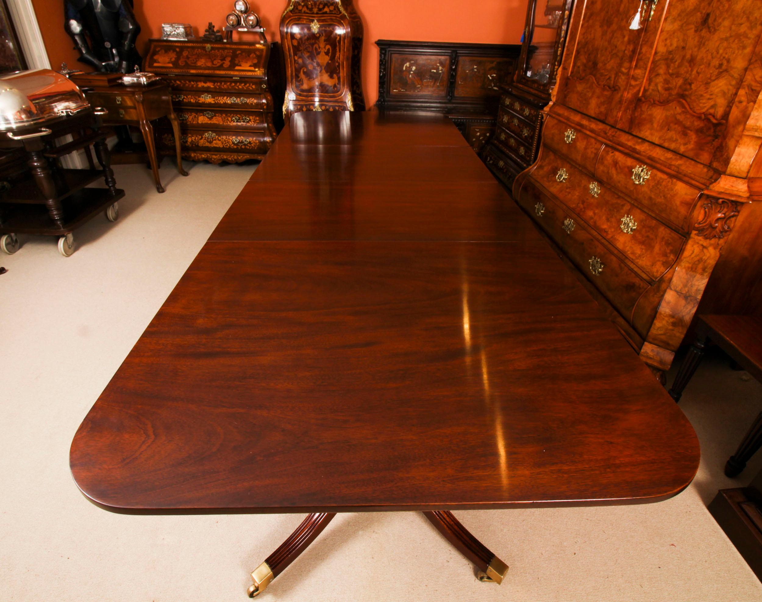 Vintage 12ft Dining Table by William Tillman & Set 12 dining chairs 20th C In Good Condition For Sale In London, GB