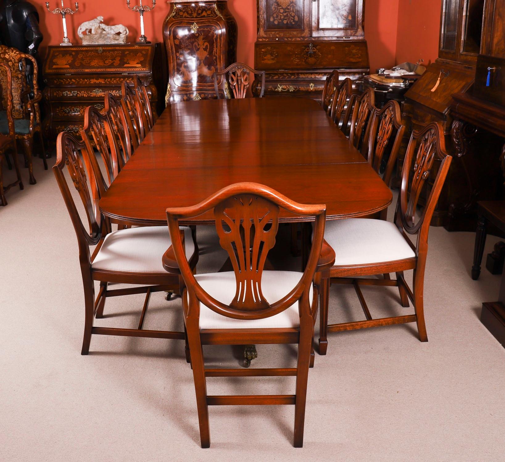 Anglais Vintage 10ft George III Style Twin Pedestal Dining Table 20th Century en vente