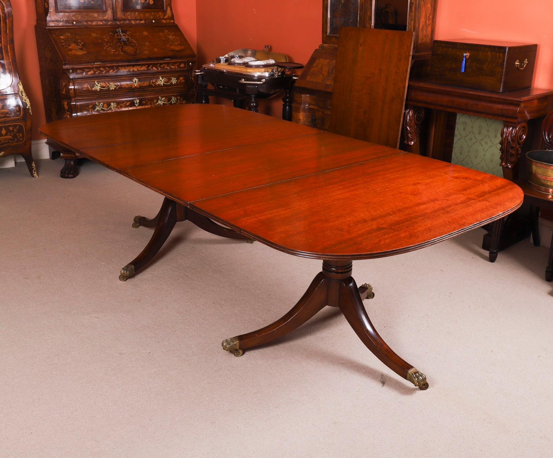 20ième siècle Vintage 10ft George III Style Twin Pedestal Dining Table 20th Century en vente