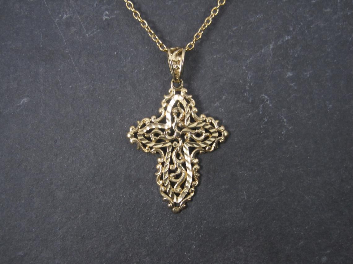 This gorgeous, vintage cross pendant is 10k yellow gold.
It features a filigree, diamond cut design.

Measurements: 15/16 by 1 1/2 inches, including bail.

Marks: 10K

Condition: Excellent