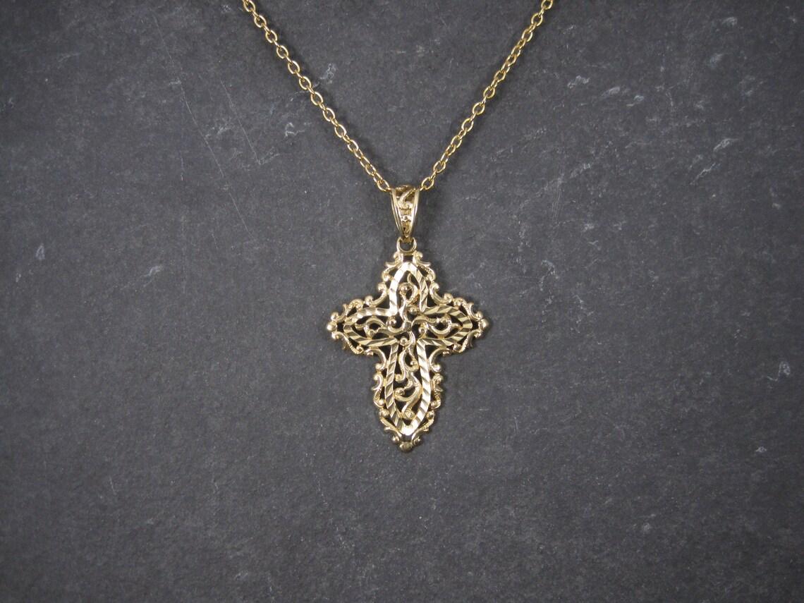 Vintage 10K Diamond Cut Filigree Cross Pendant In Excellent Condition For Sale In Webster, SD