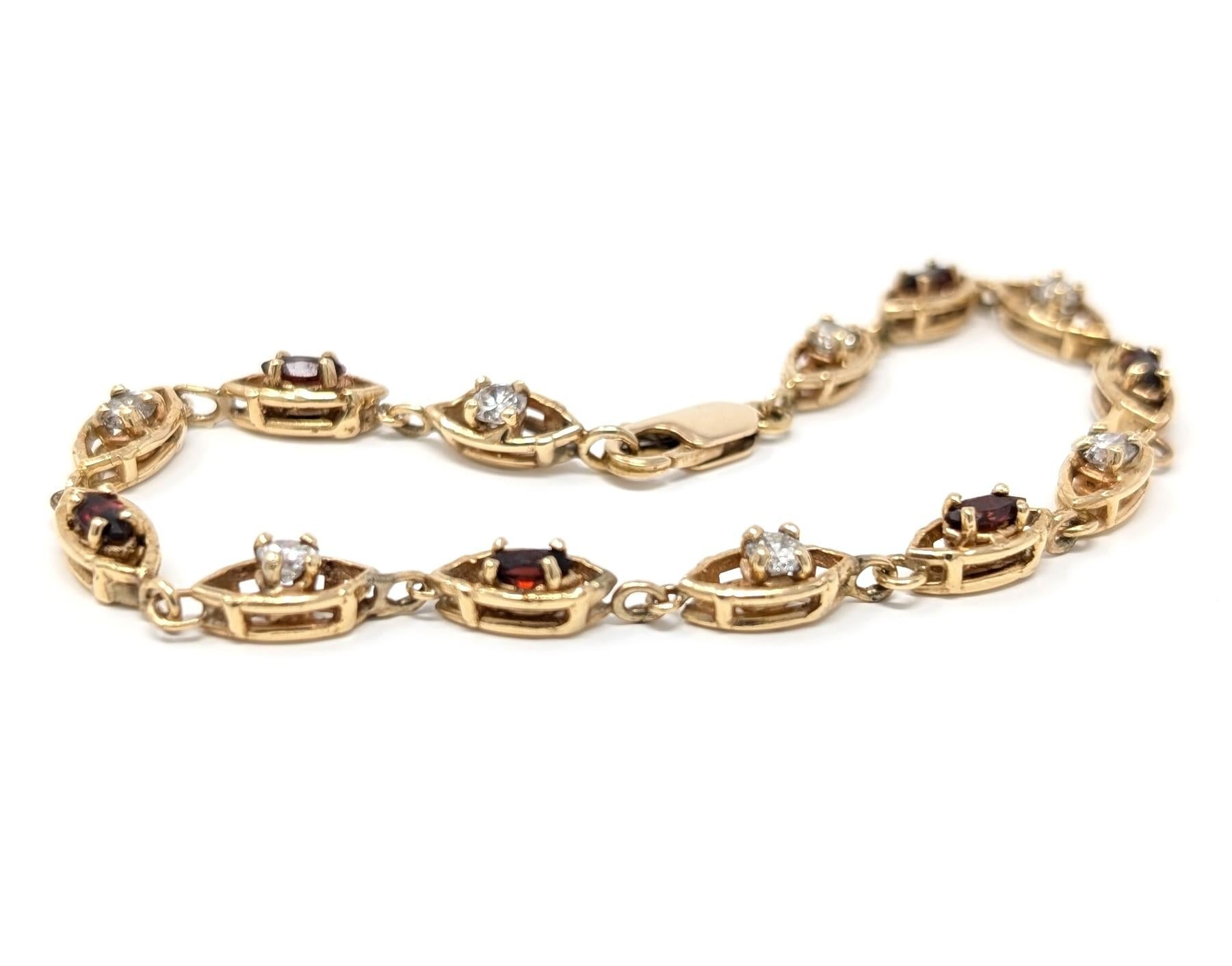 De las mujeres Brazalete vintage de oro amarillo macizo de 10 quilates con eslabones de diamantes y granates 7 en venta