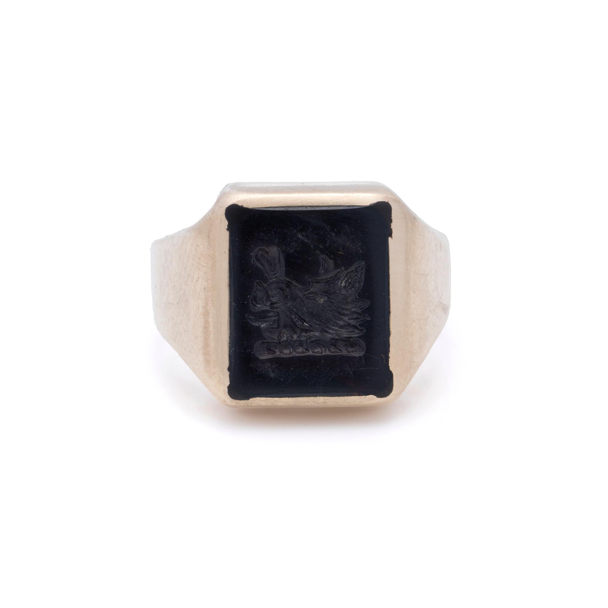 Vintage 10K Gold Bloodstone Intaglio Signet Ring by Birks (Circa 1950-1970)

This bold and sophisticated vintage signet ring by Birks, crafted in 10K yellow gold, features a rectangular bloodstone intaglio with a deeply engraved crest design. The