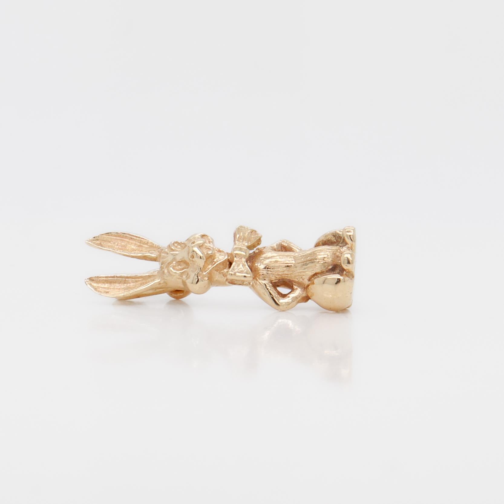Vintage 10K Gold Buggy's Bunny or Harvey the Rabbit with Bowtie Charm en vente 6