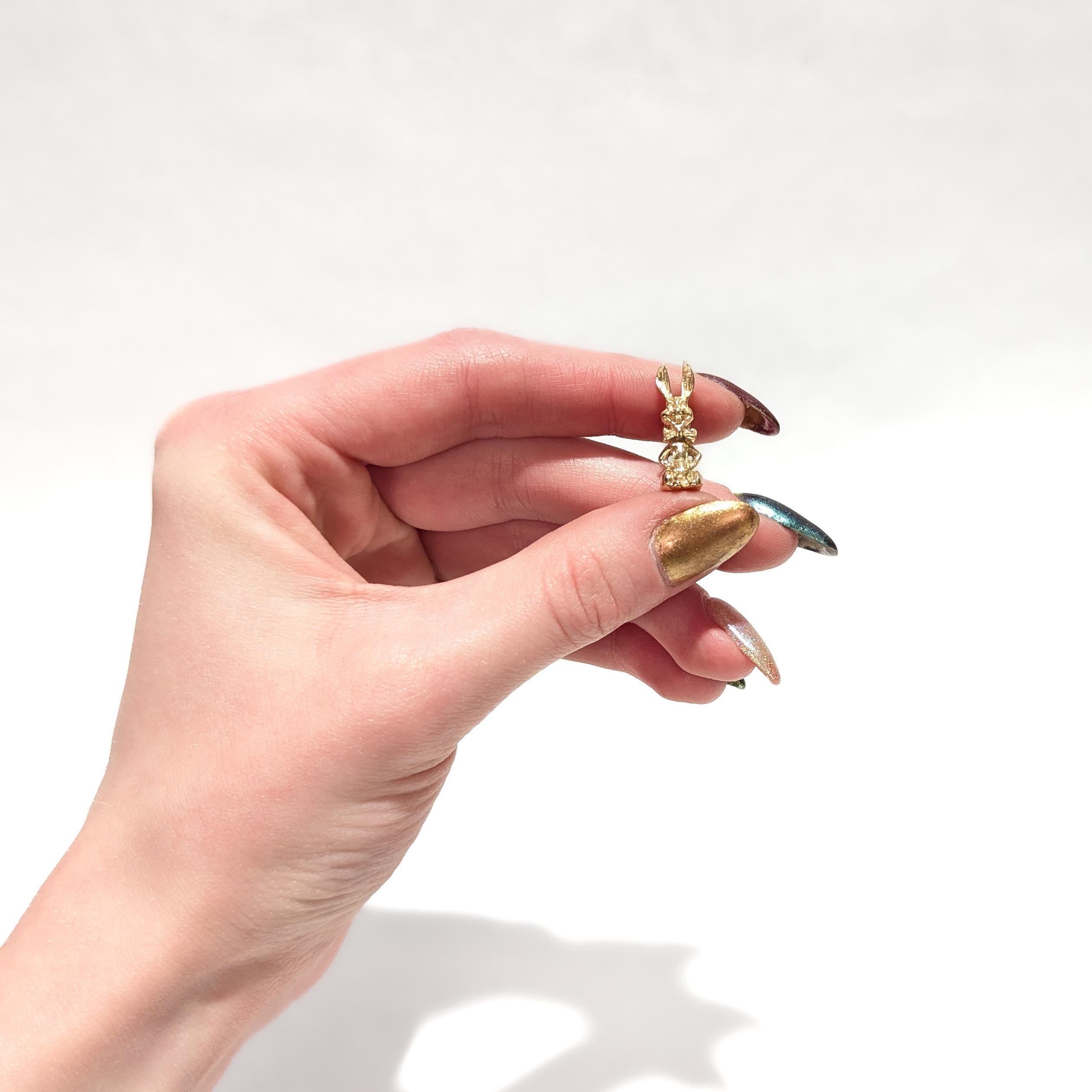 Rétro Vintage 10K Gold Buggy's Bunny or Harvey the Rabbit with Bowtie Charm en vente