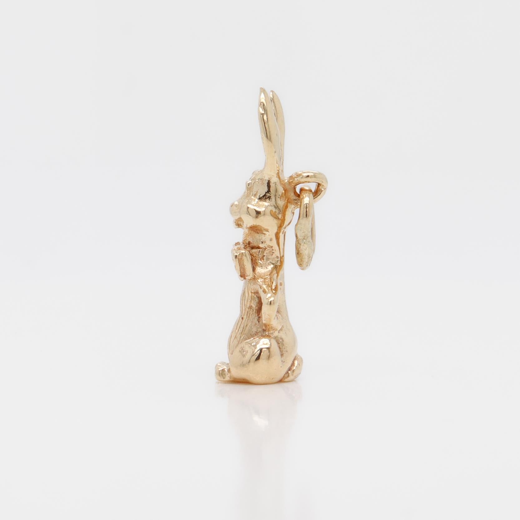 Vintage 10K Gold Buggy's Bunny or Harvey the Rabbit with Bowtie Charm en vente 1