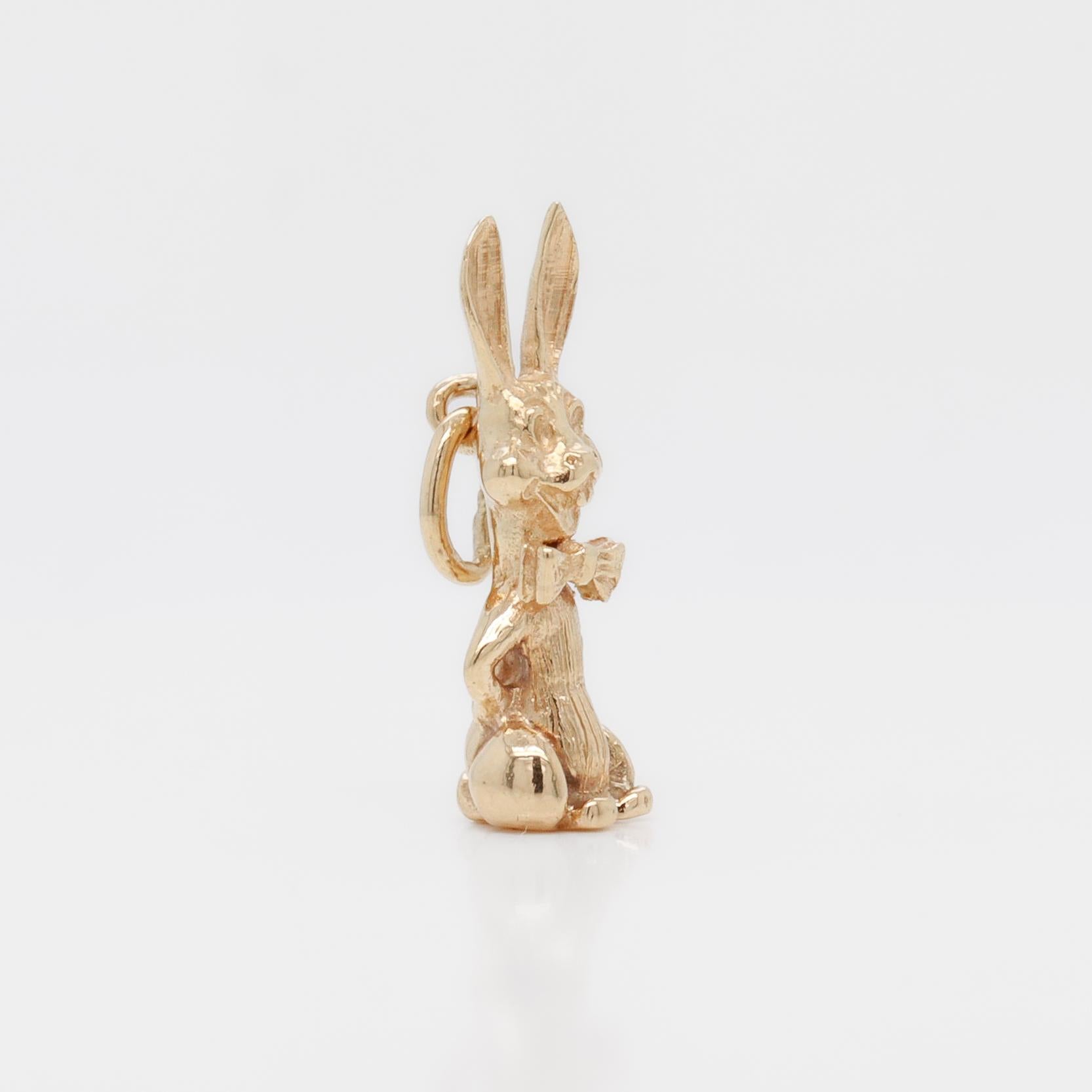 Vintage 10K Gold Buggy's Bunny or Harvey the Rabbit with Bowtie Charm en vente 3