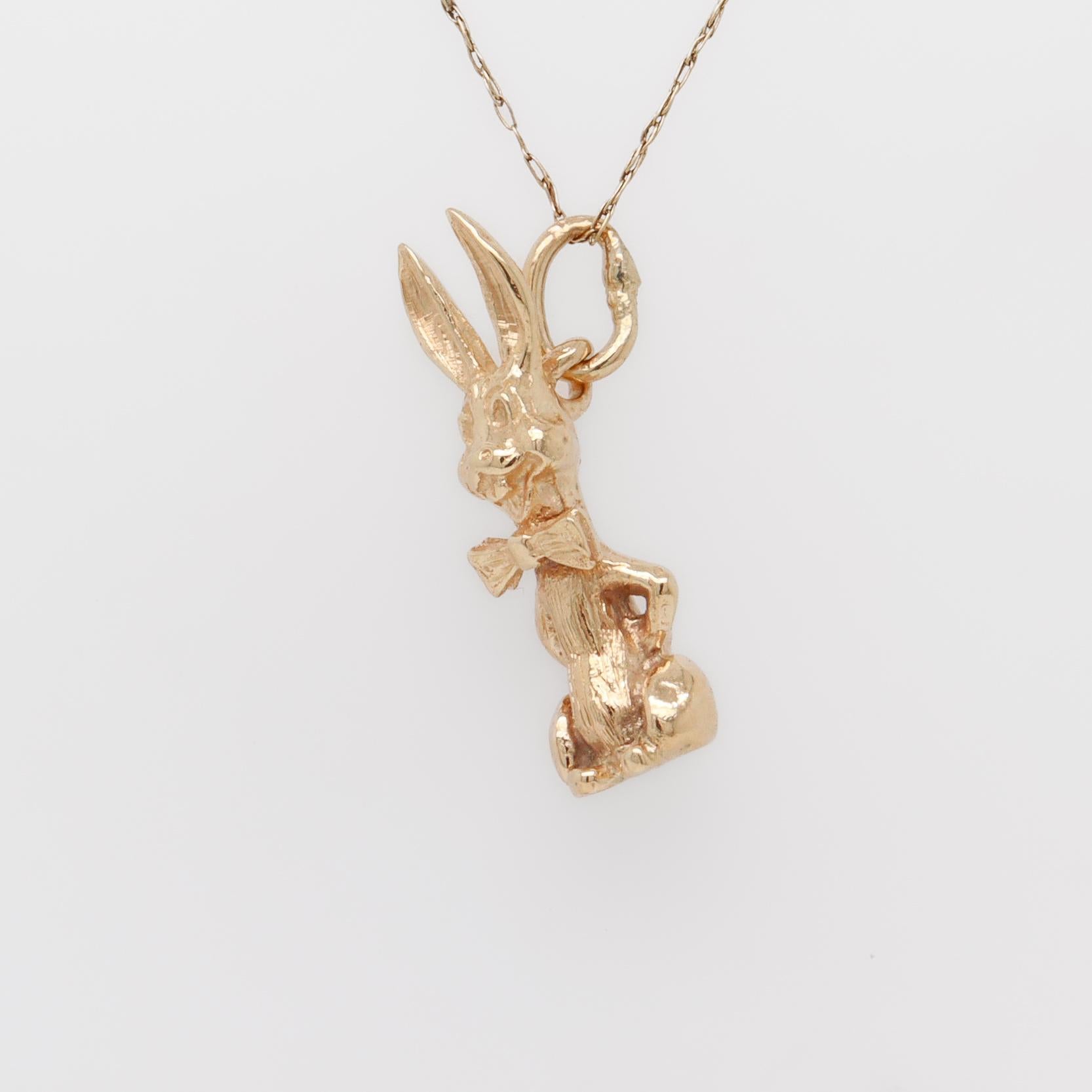 Vintage 10K Gold Buggy's Bunny or Harvey the Rabbit with Bowtie Charm en vente 4