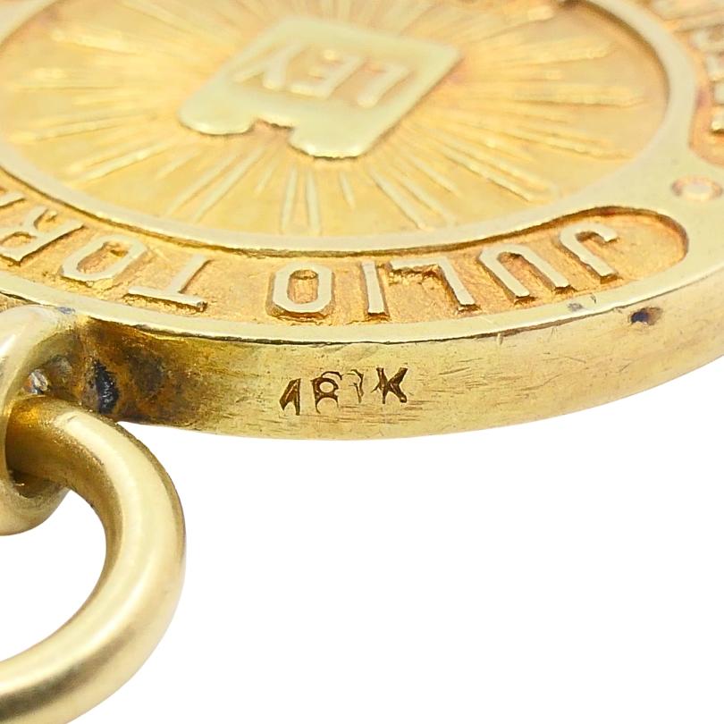 Collana con ciondolo a forma di moneta in oro 10k d'epoca in vendita 2