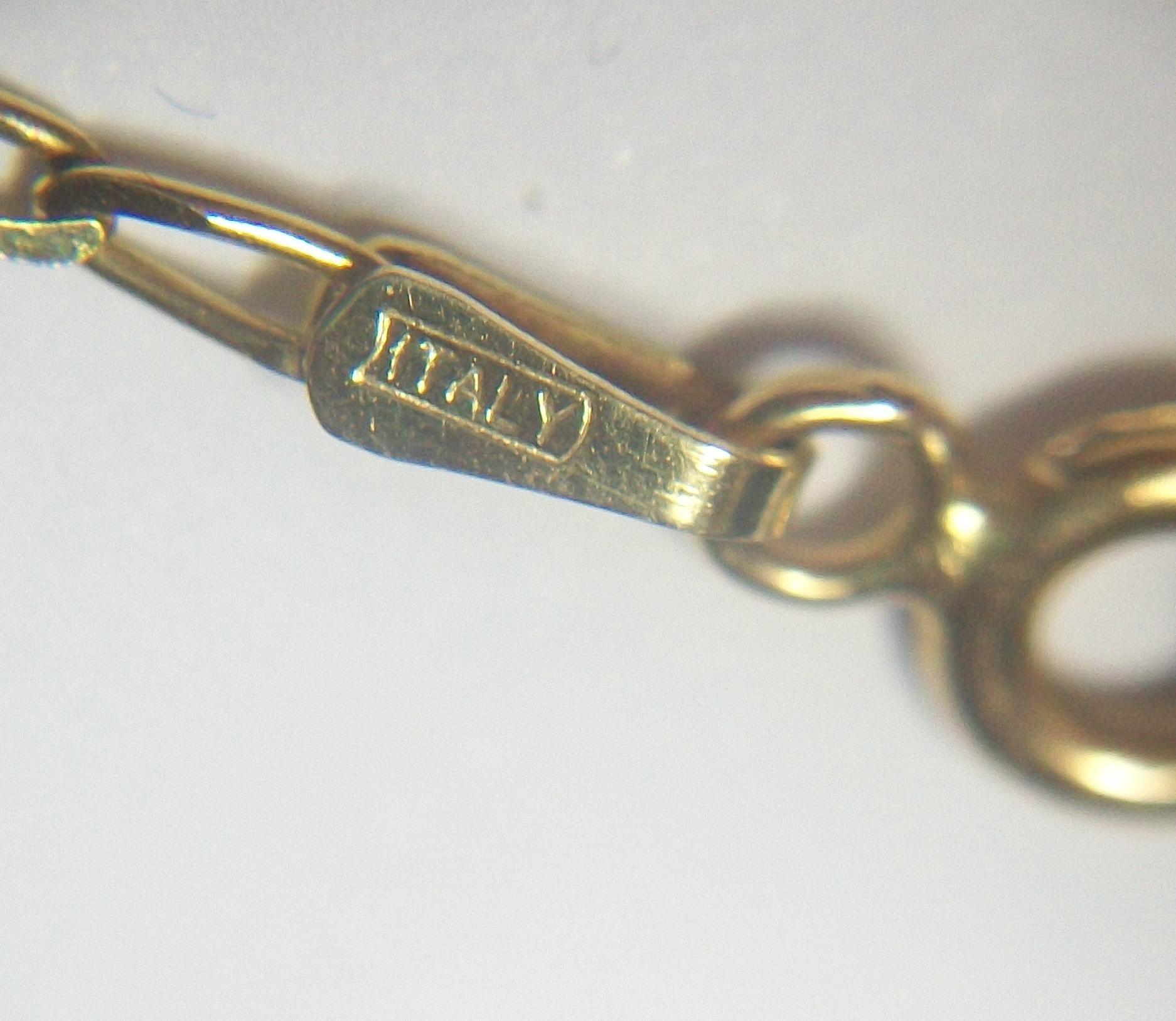 Vintage 10K Gold Kette Gliederarmband - 90% Engelsanhänger - signiert - Italien - 20. Jahrhundert im Angebot 5