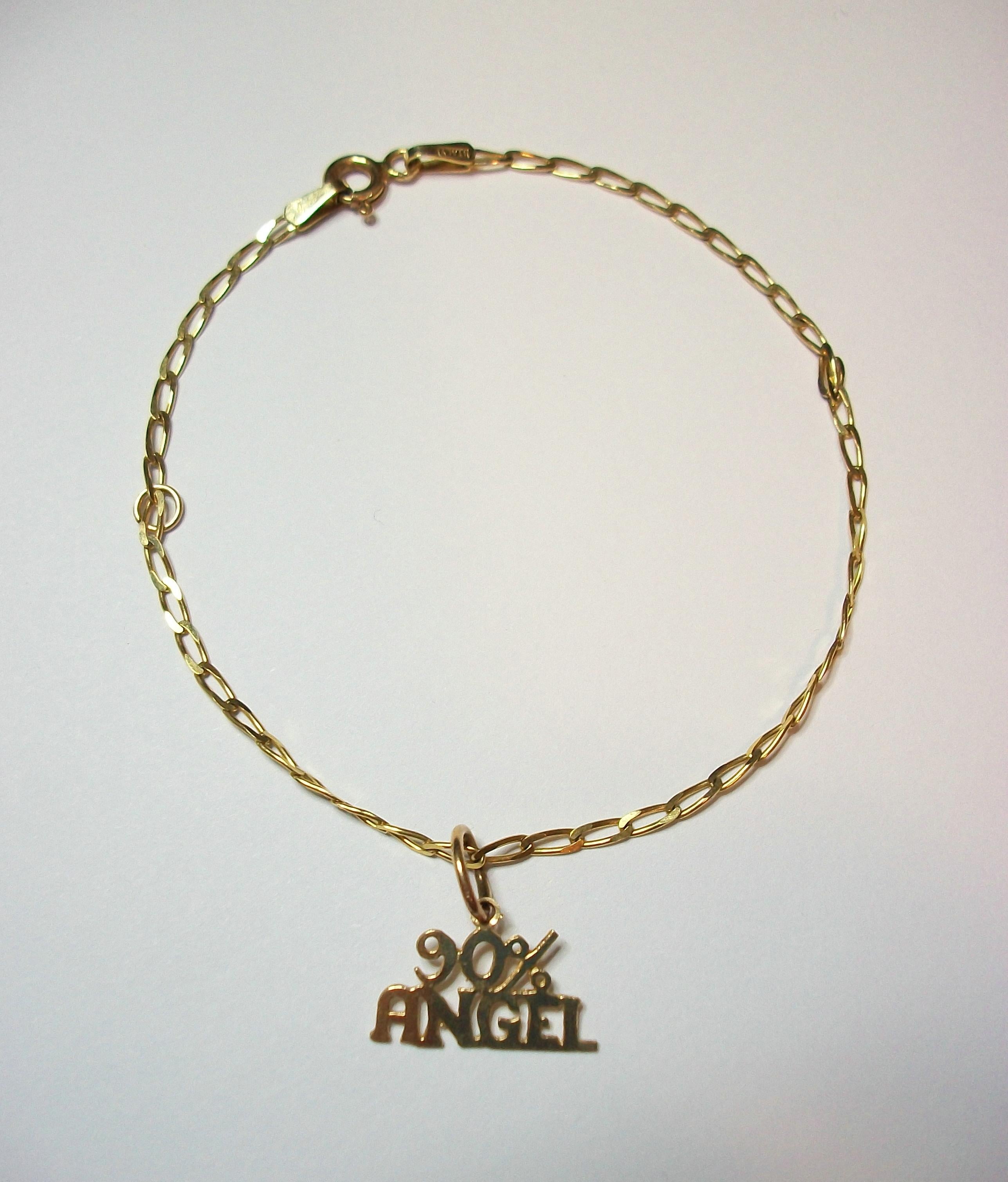 Modern Vintage 10K Gold Chain Link Bracelet - 90% Angel Charm - Signed - Italy - 20th C For Sale