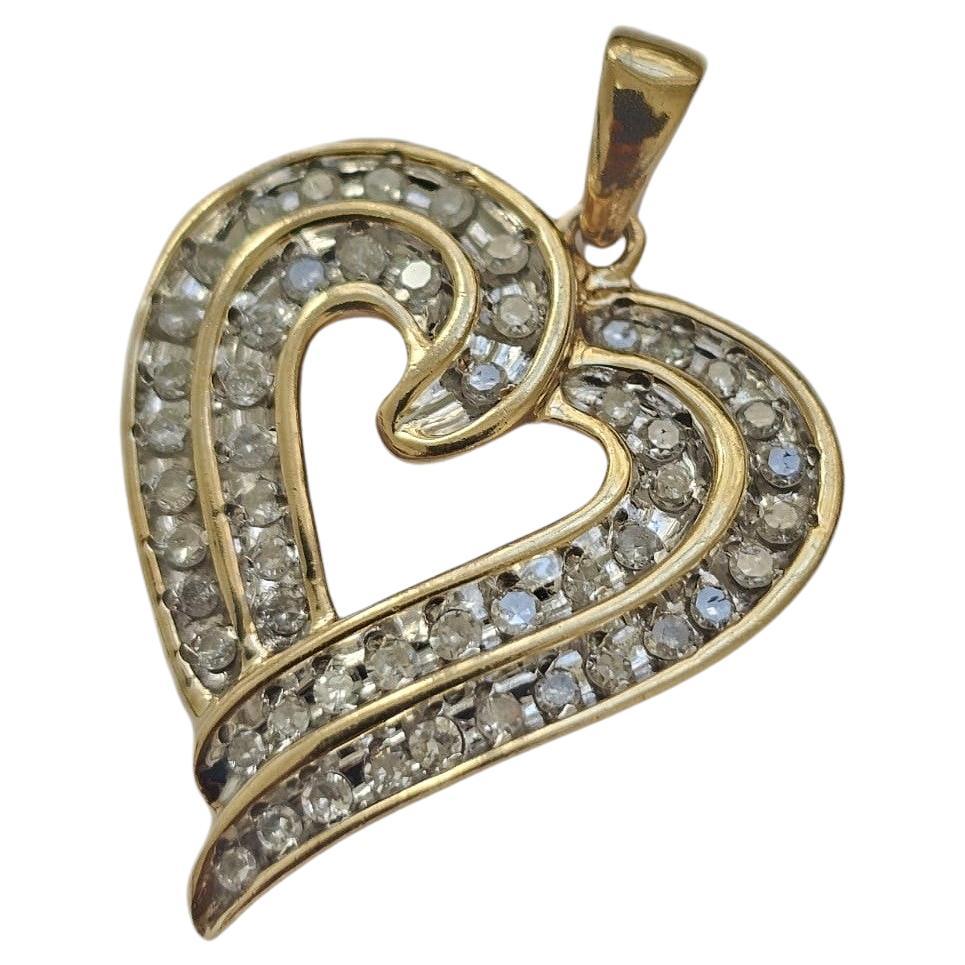 Pendentif vintage en or 10k avec breloque en forme de cœur et diamant