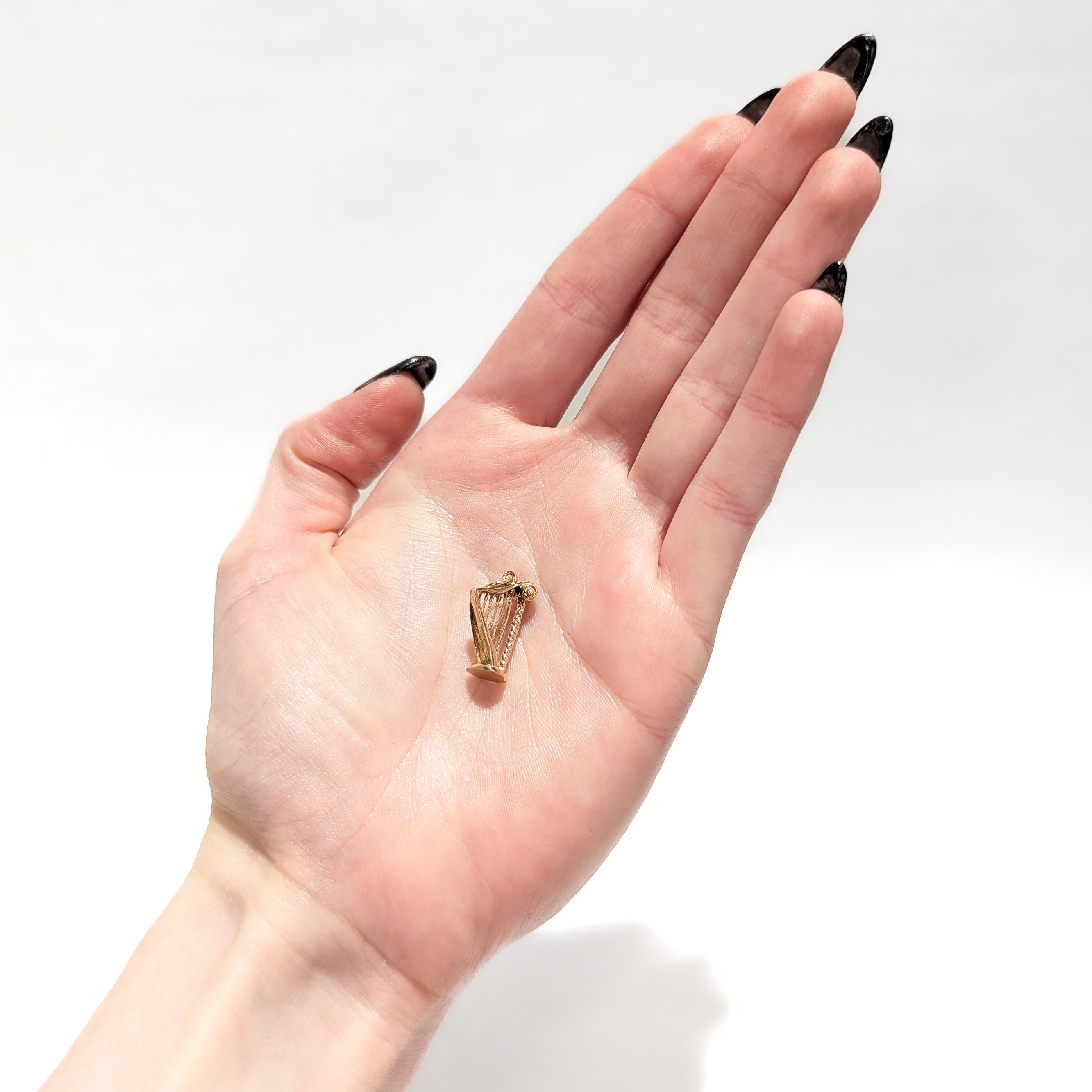 A fine vintage gold charm.

In 10 karat yellow gold. 

In the form of a harp.

With an integral bail & jump ring to the top.

Simply a wonderful charm!

(Chain for display purposes and not included with purchase.)

Date:
20th Century

Overall